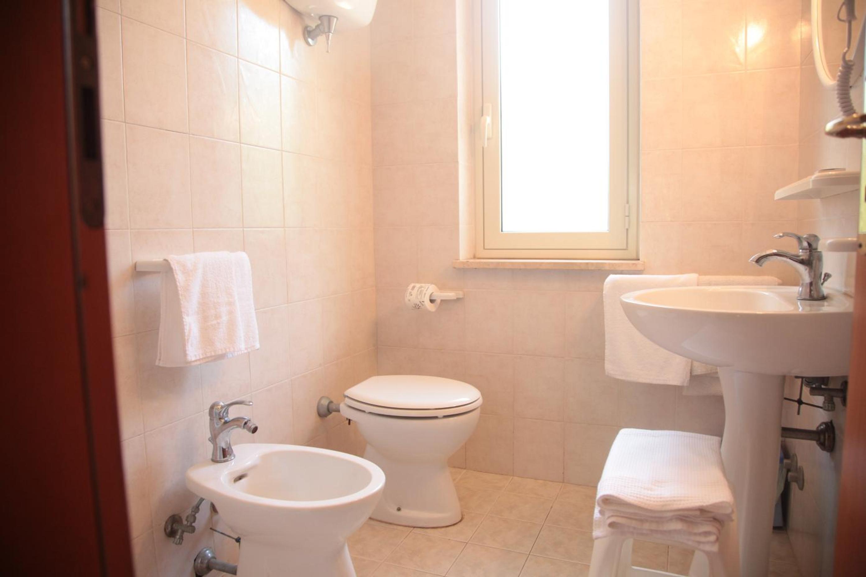 Two-Bedroom Apartment (5 Adults) - Photo 4