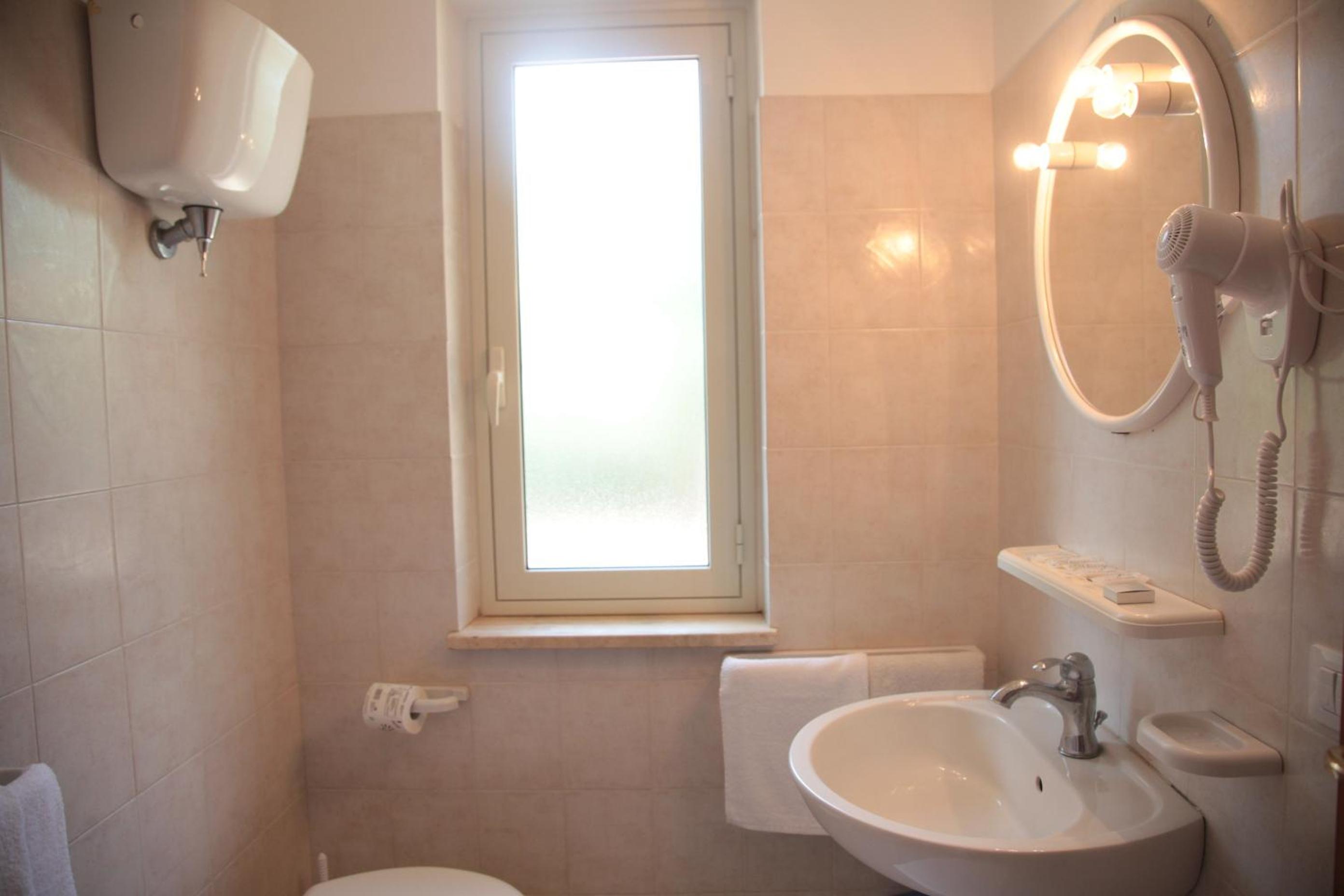 One-Bedroom Apartment (4 Adults) - Photo 5