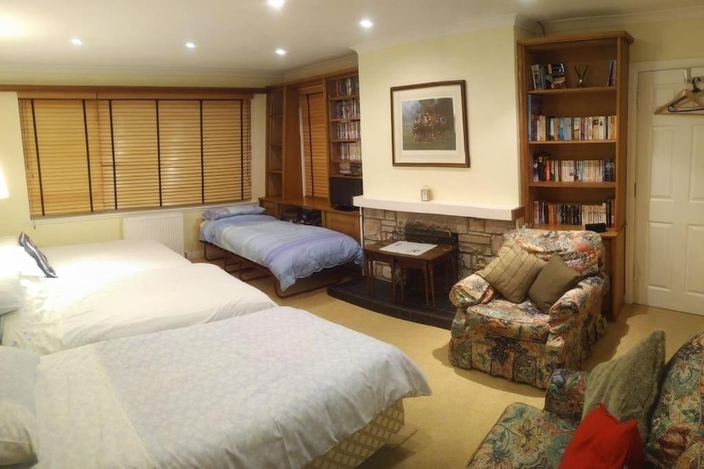 Seven-Bedroom House photo 1