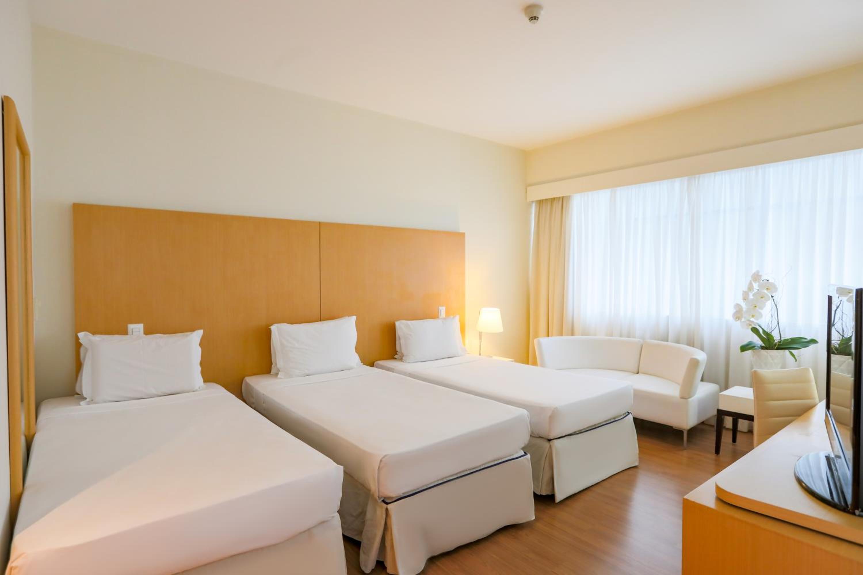 Deluxe Queen Room