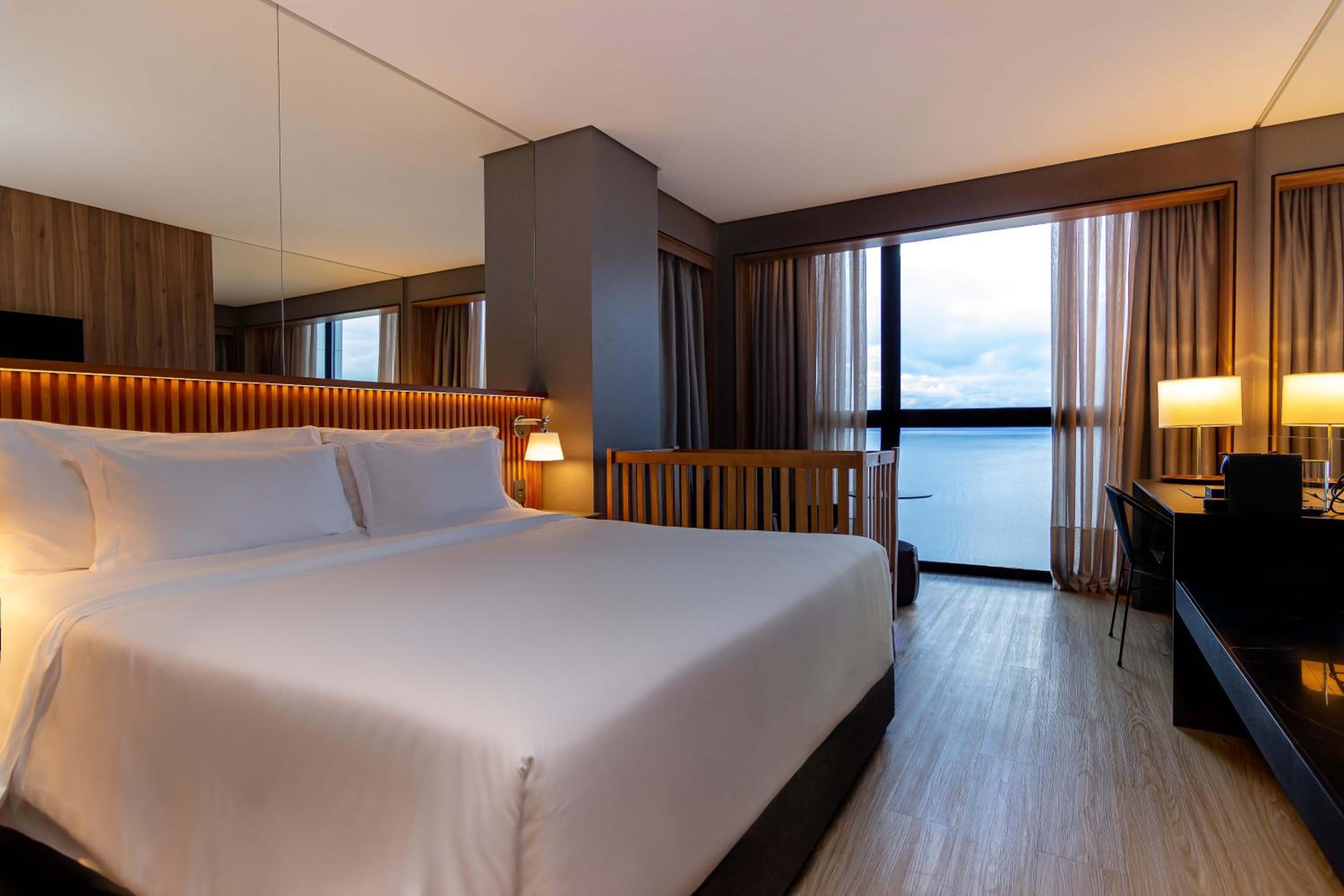 Luxury King Room with Sea View - Photo 1