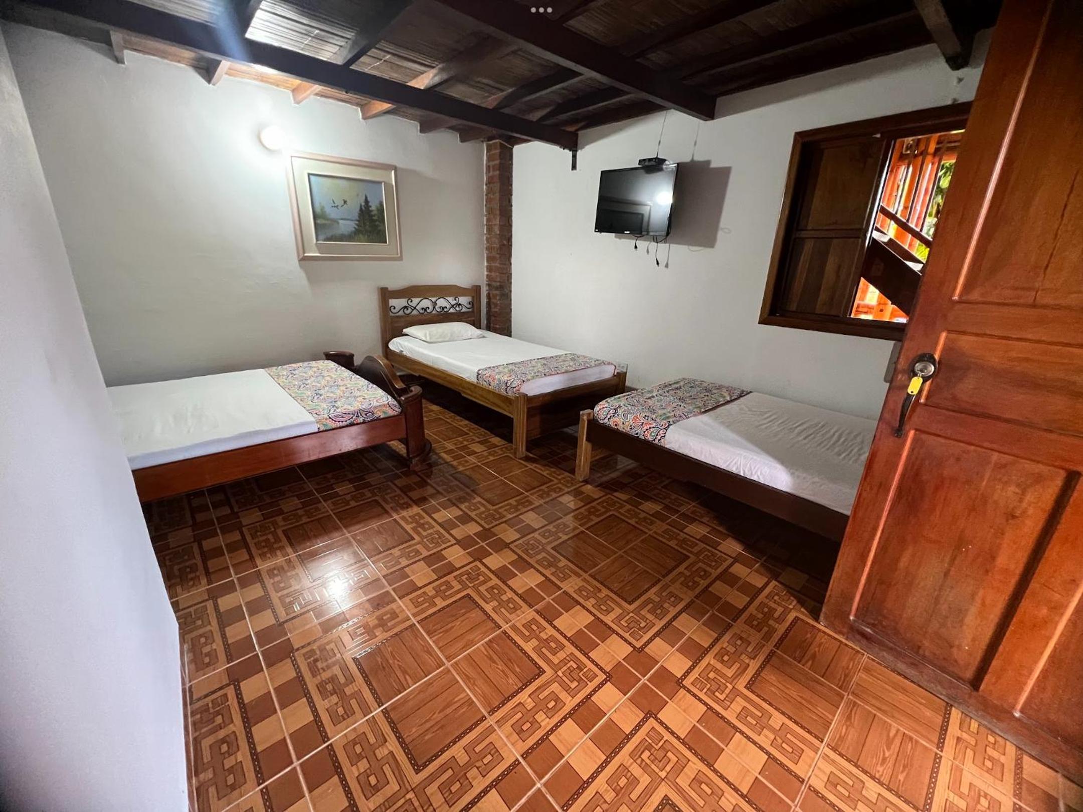 Quadruple Room with Private Bathroom photo 3