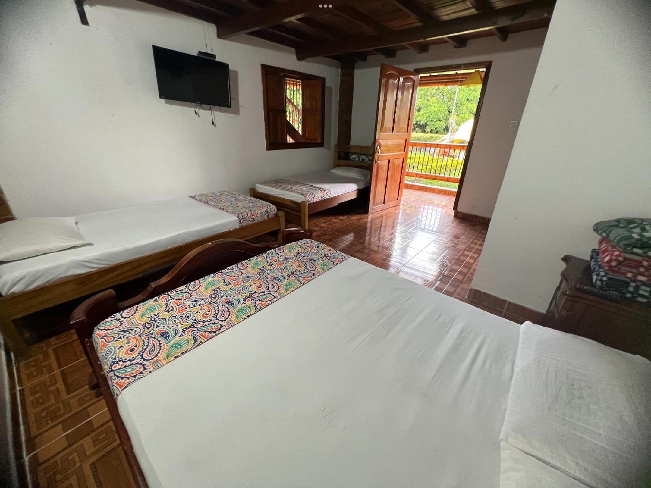 Quadruple Room with Private Bathroom photo 1
