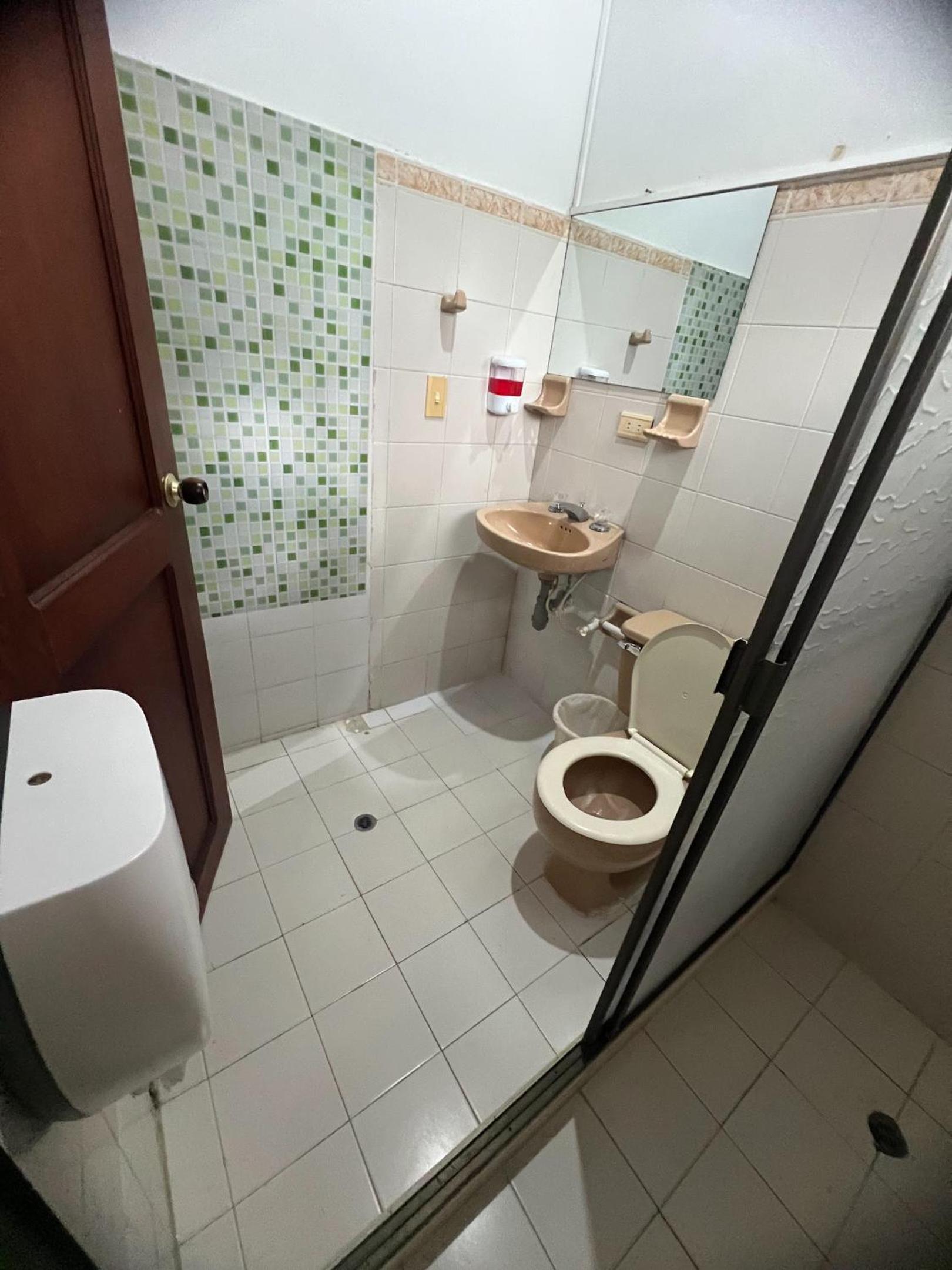Quadruple Room with Private Bathroom photo 3