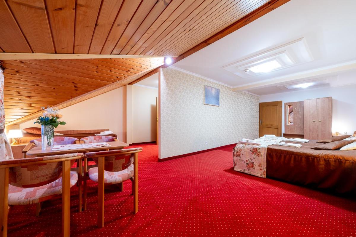 Standard Family Room - Photo 7