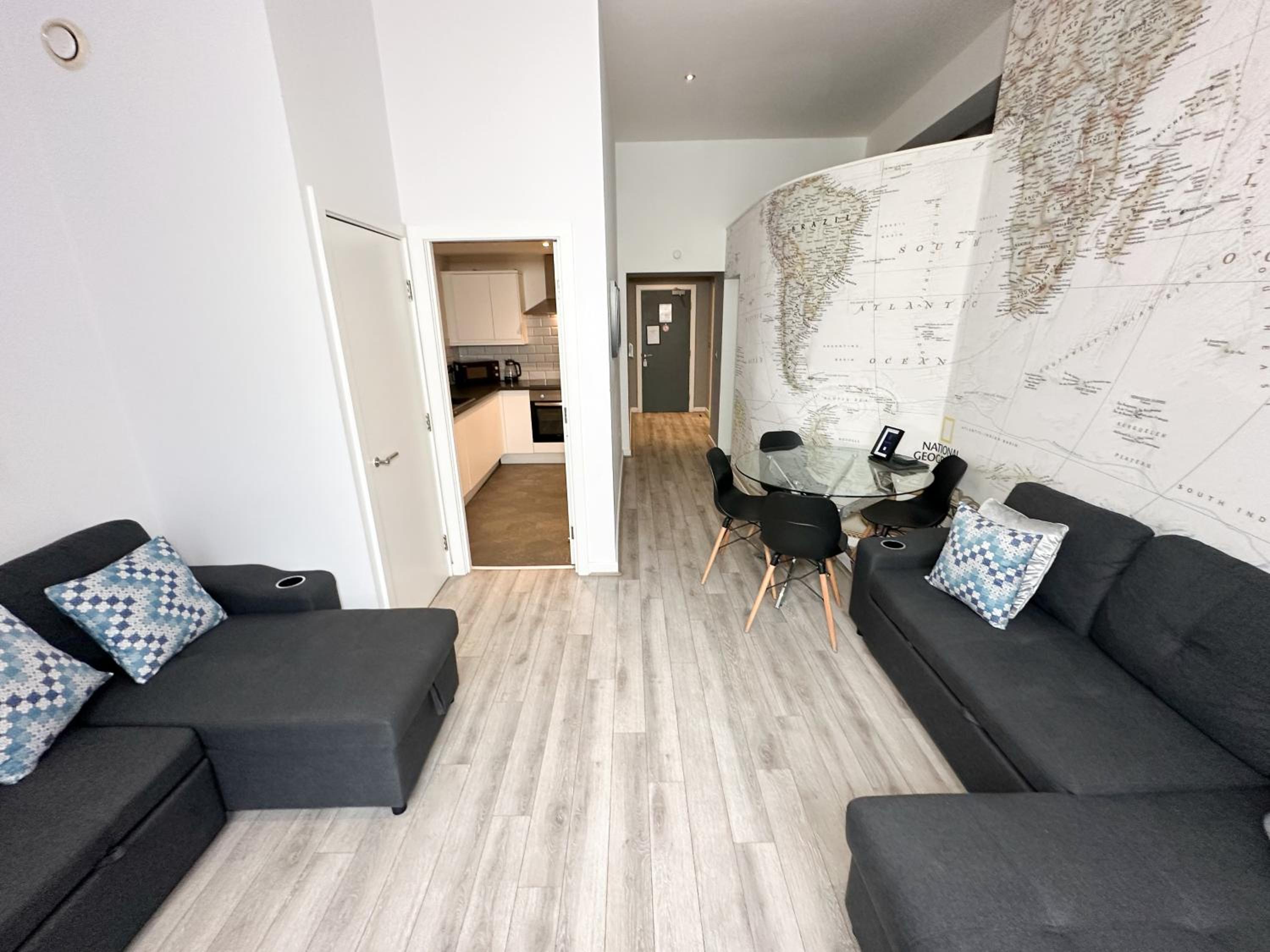 Apartment photo 2