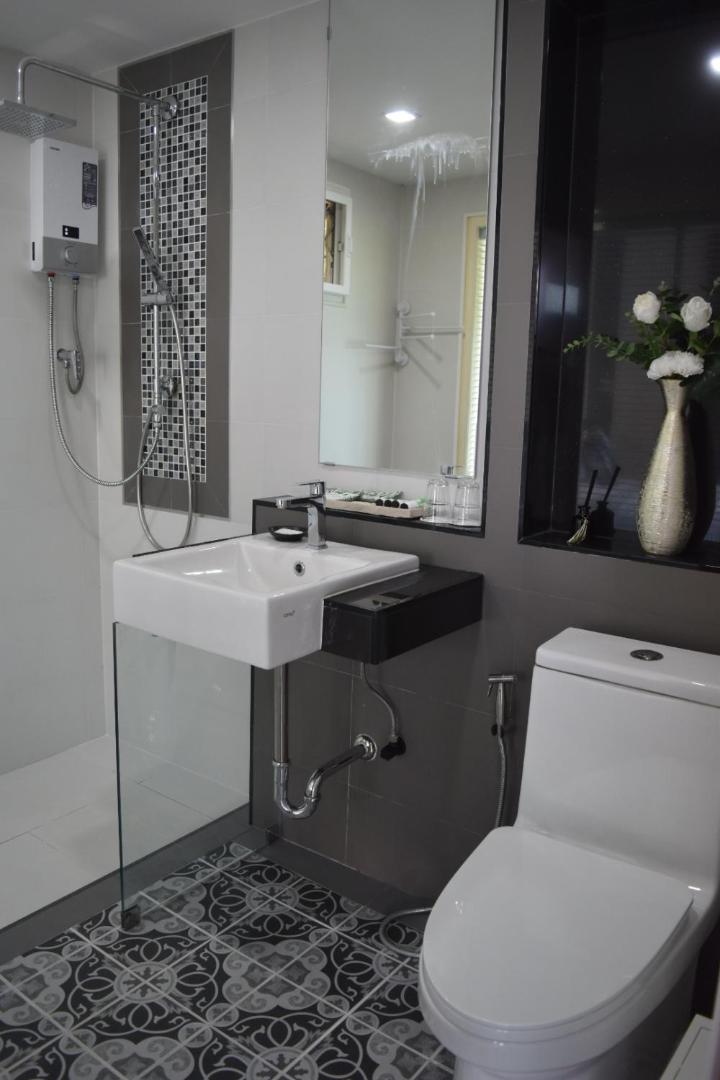 Standard King Room - Photo 3