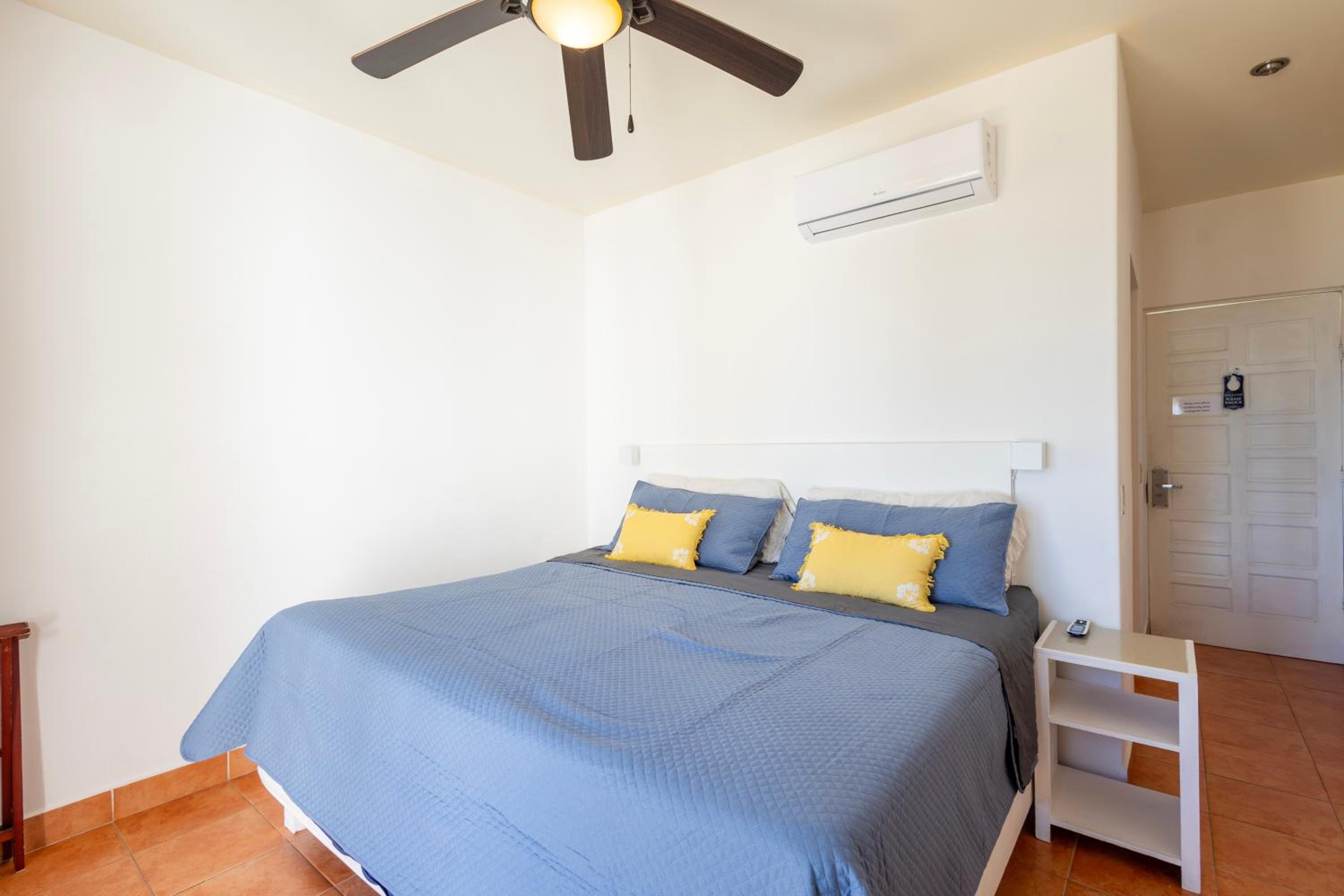 Standard Suite with Balcony and Sea View photo 2