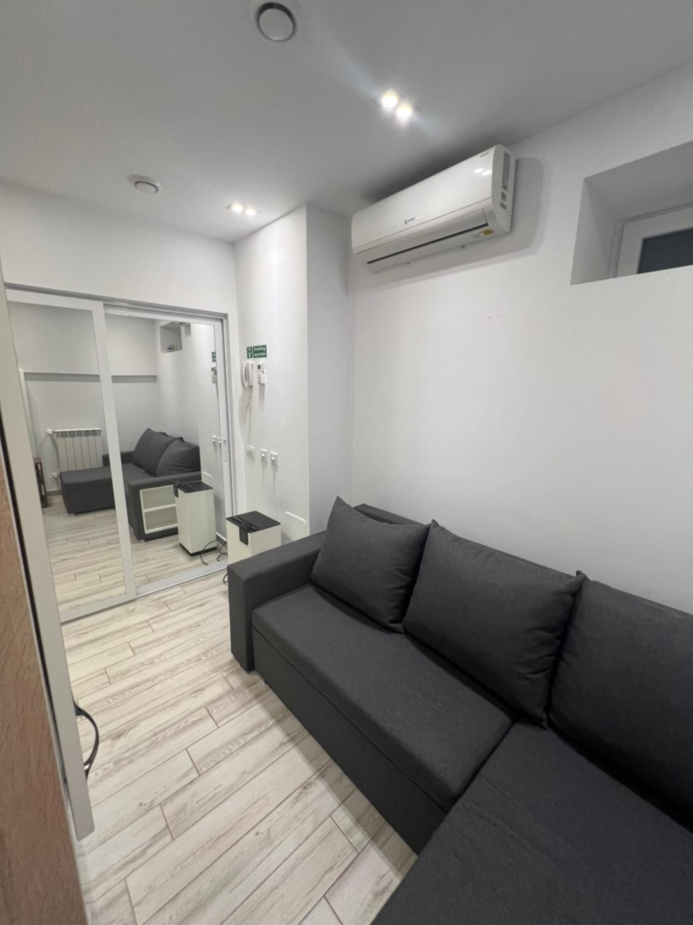 Studio With Sofa Bed photo 3