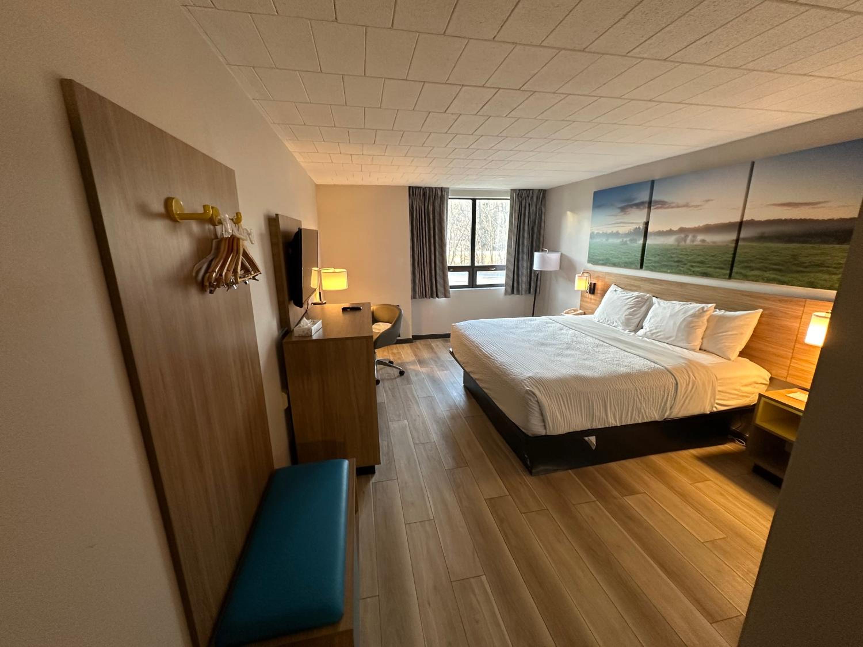 King Room - Non-Smoking photo 2