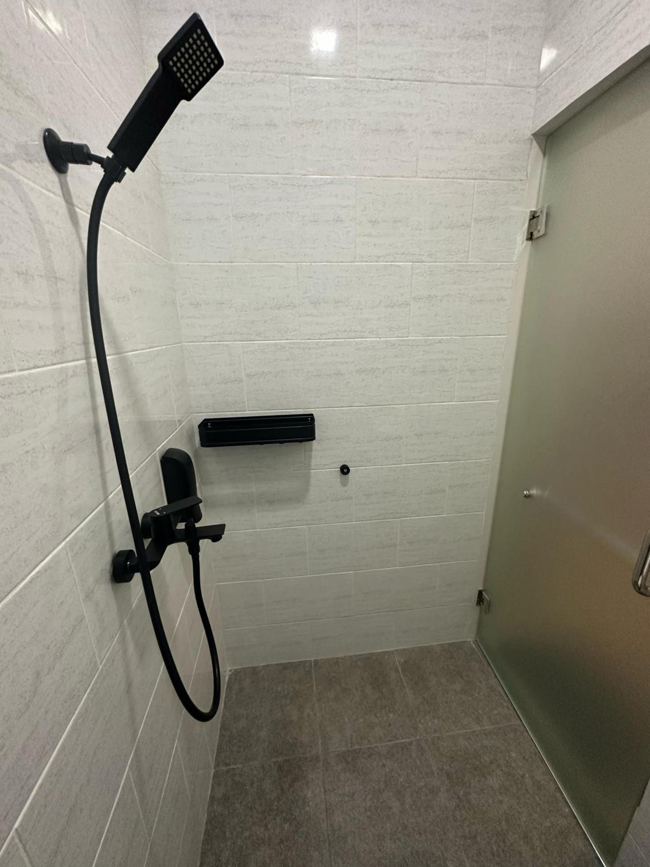 Standard Twin Room - Photo 3