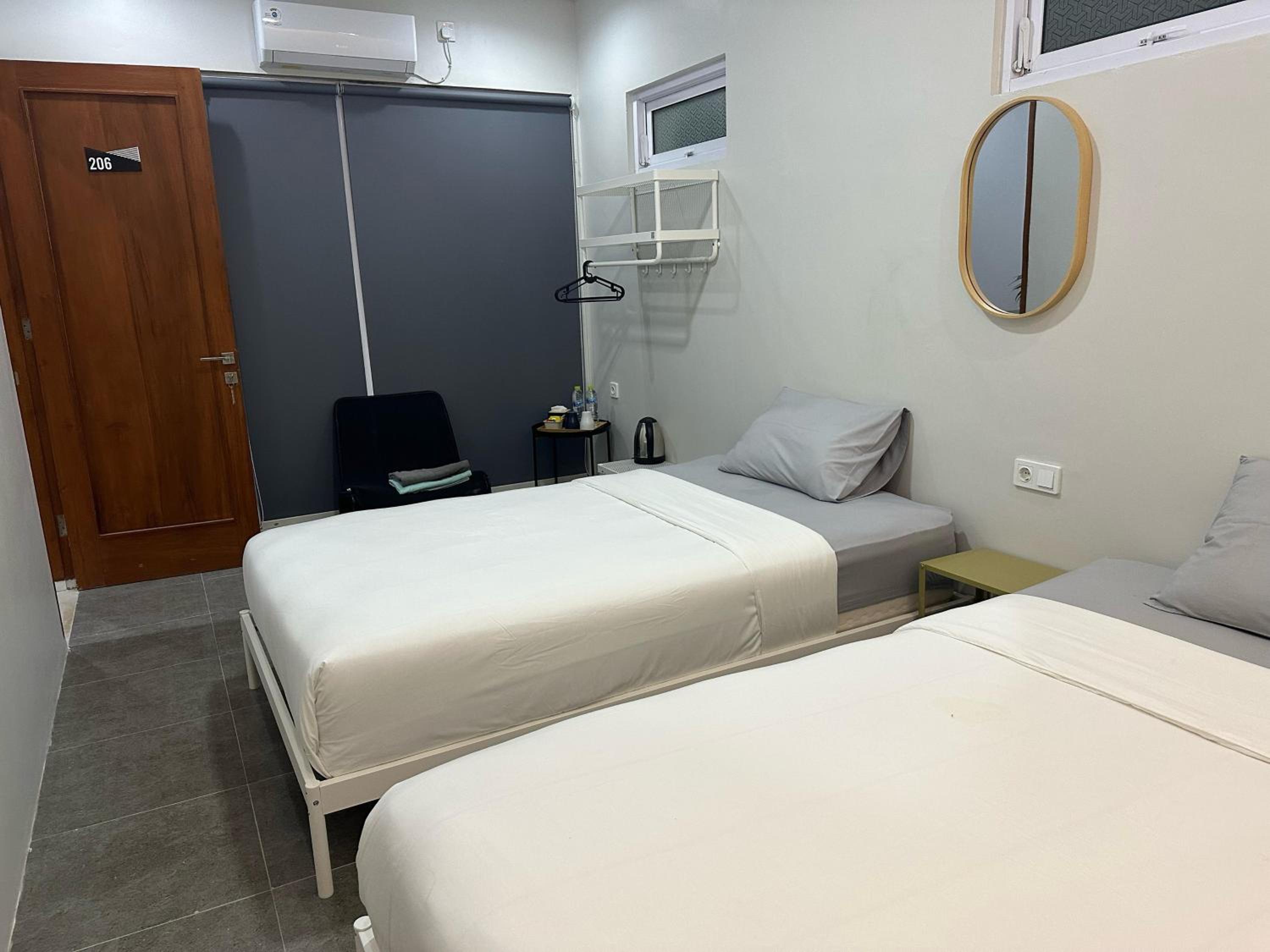 Standard Twin Room - Photo 2