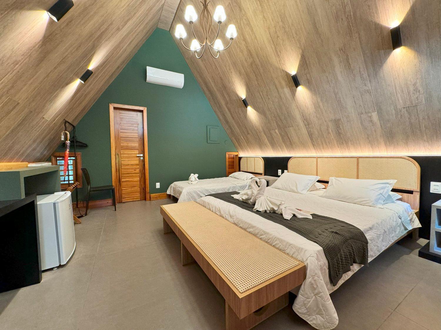 Suite - Photo 16