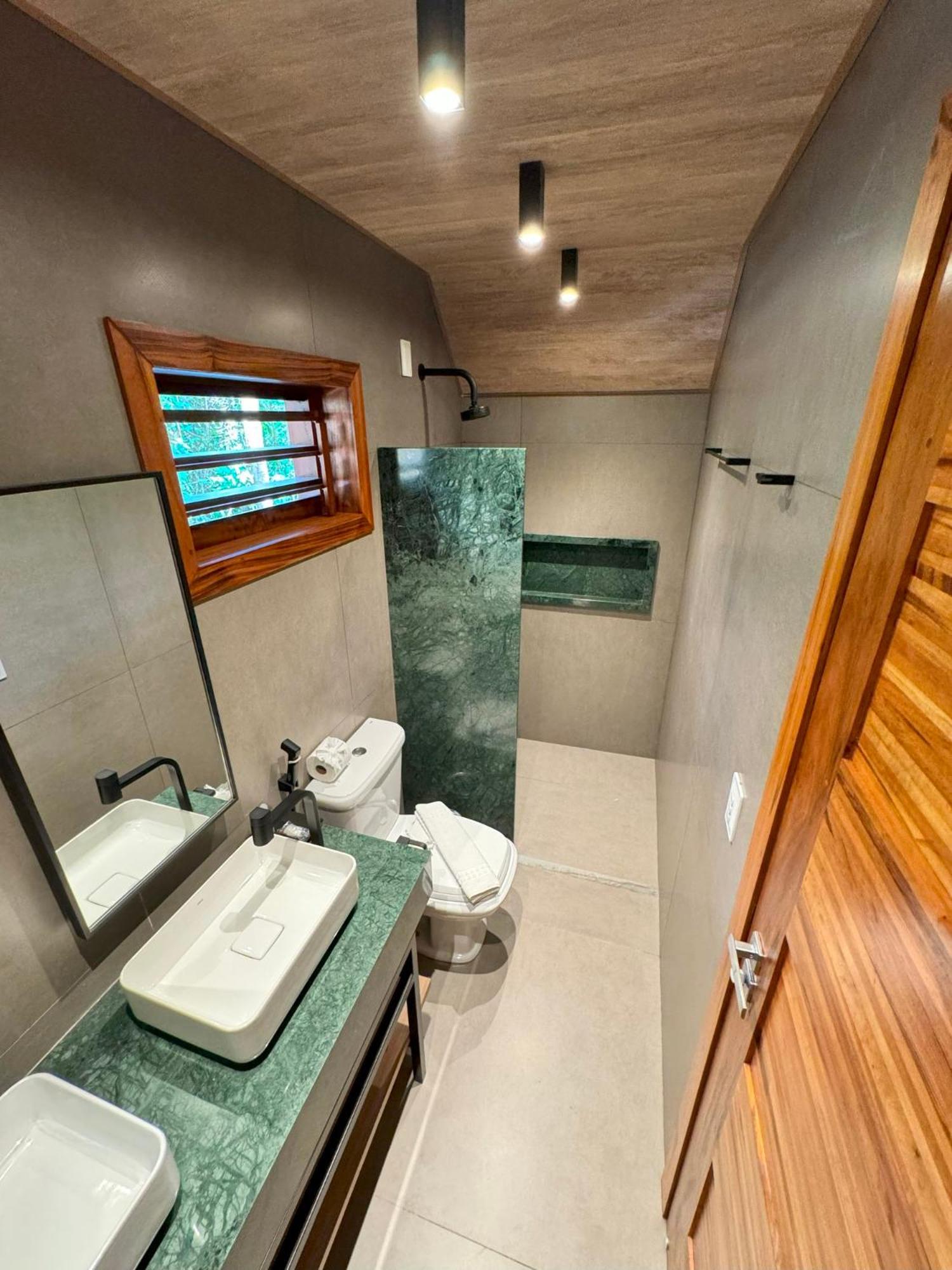 Suite - Photo 15