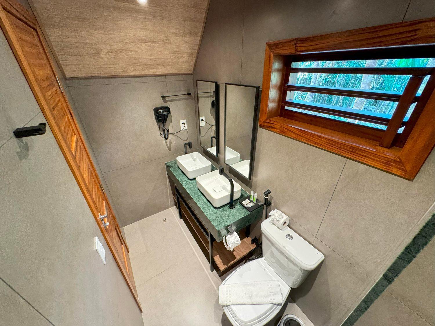 Suite - Photo 17