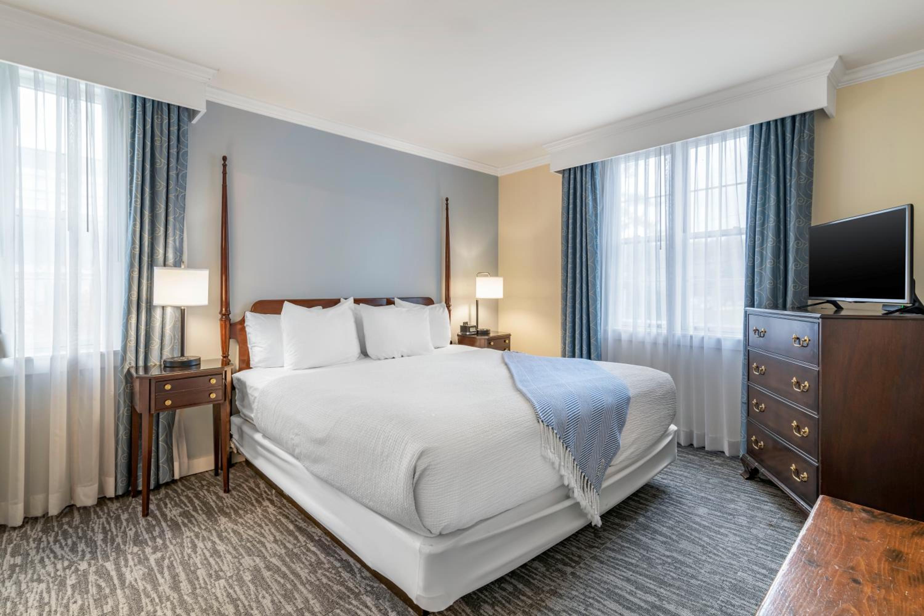 Queen Suite