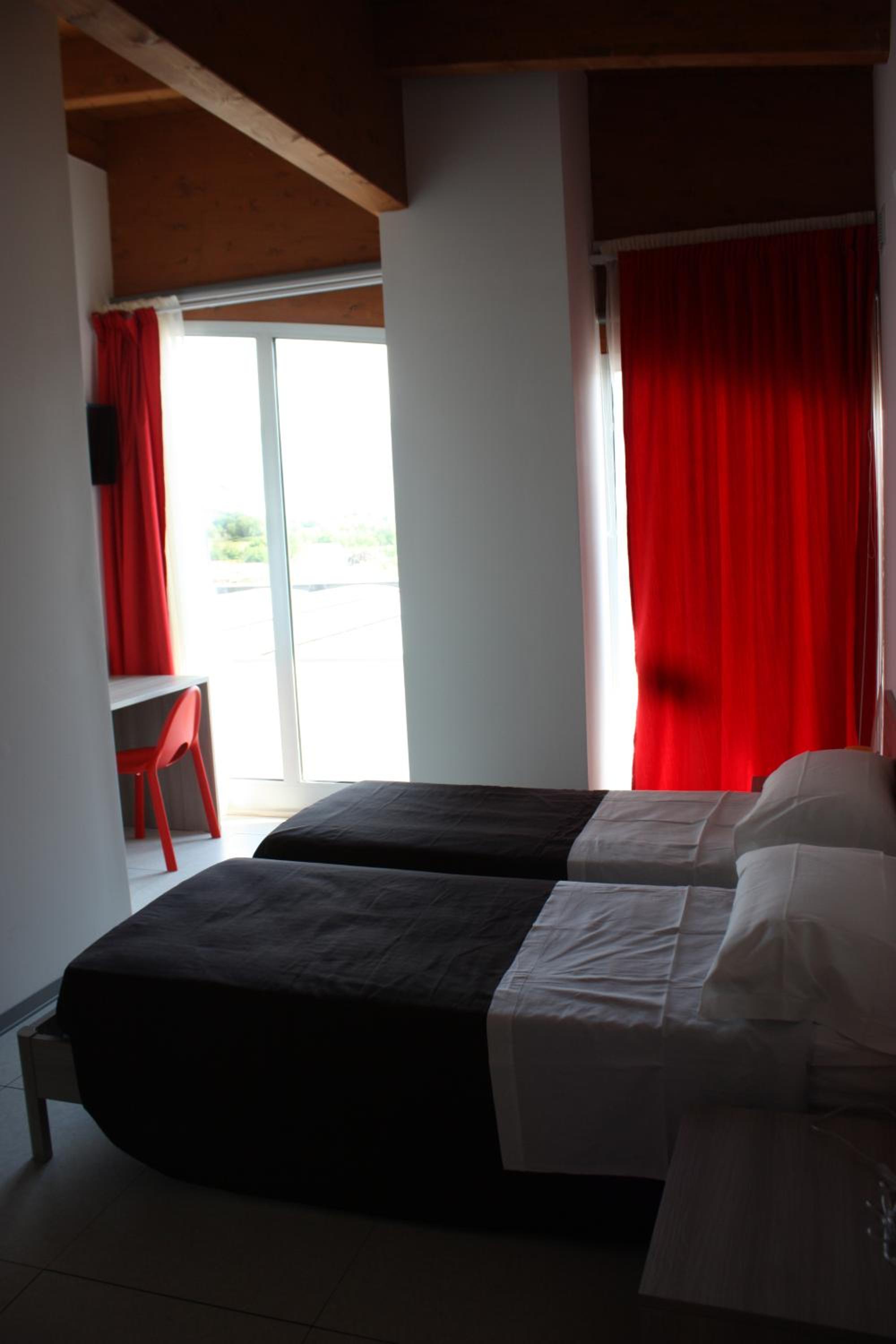 Double or Twin Room with Private Bathroom photo 3