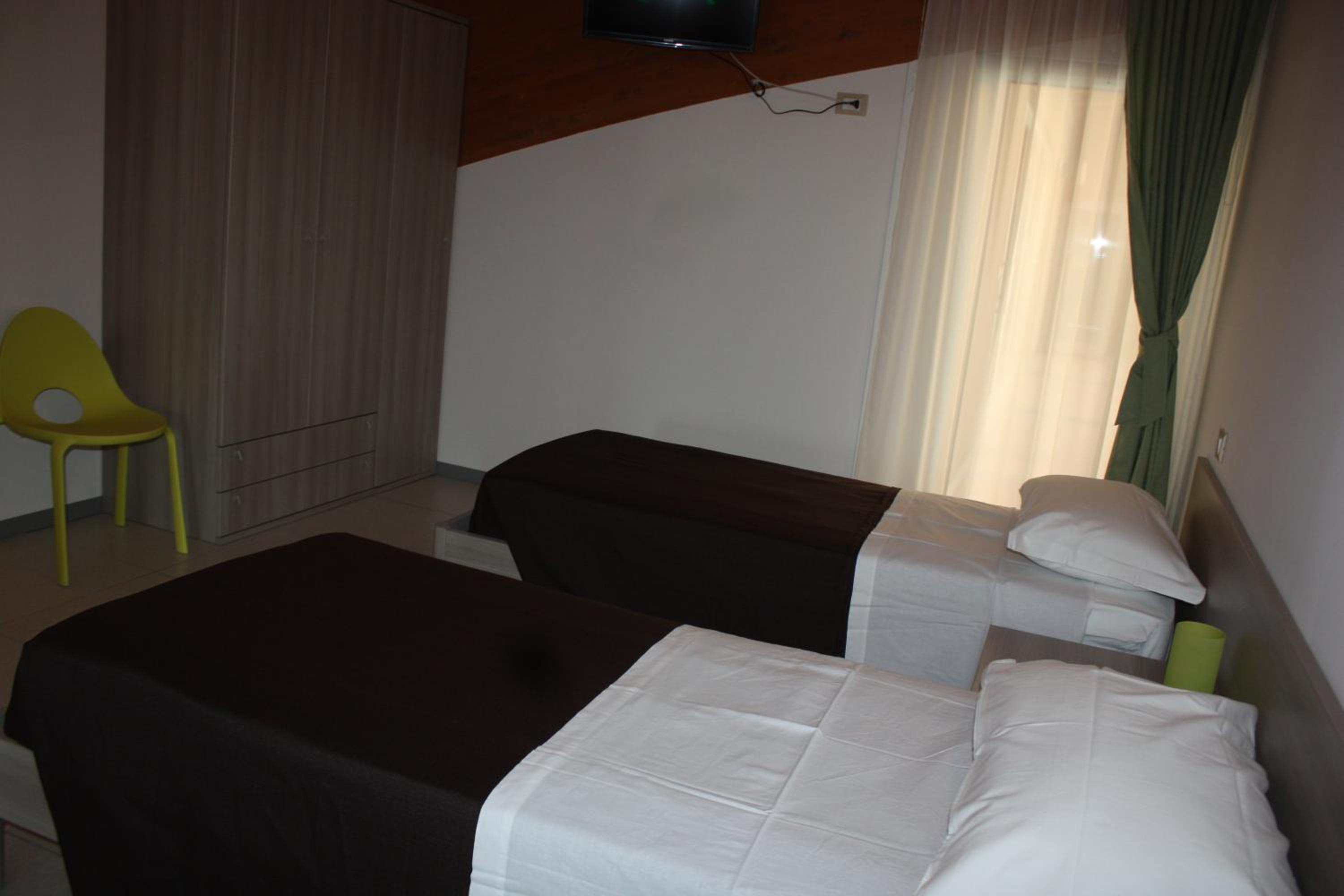 Triple Room with Private Bathroom photo 3
