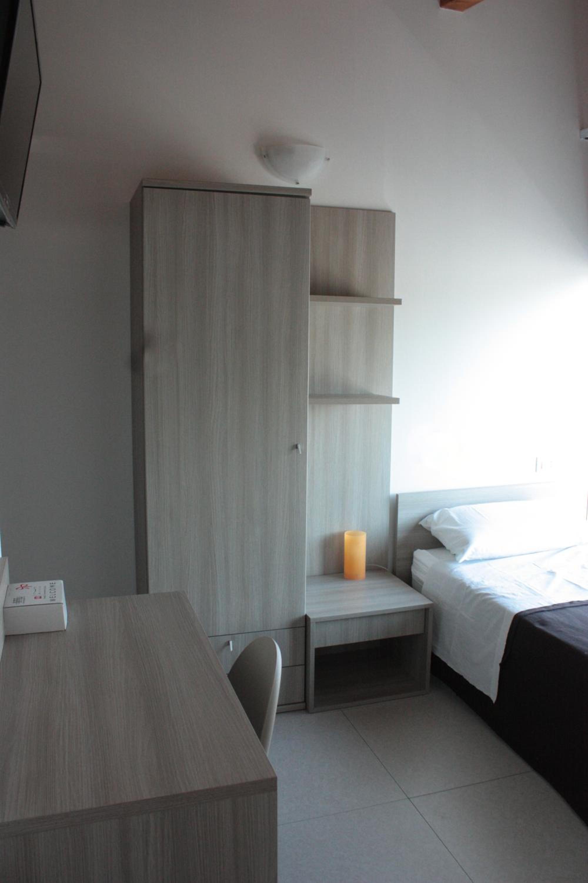 Single Room with Private Bathroom photo 1