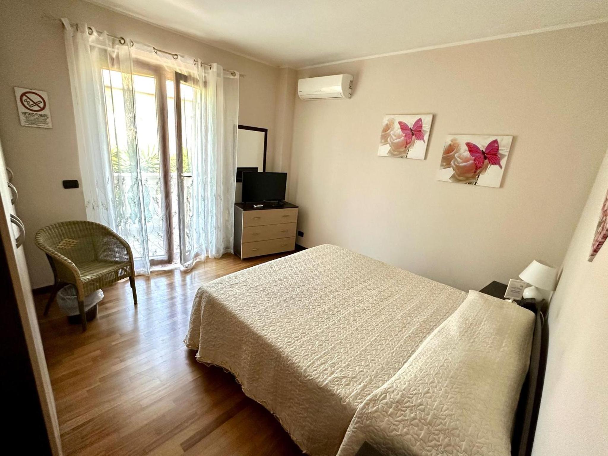 Double Room with Private Bathroom photo 1