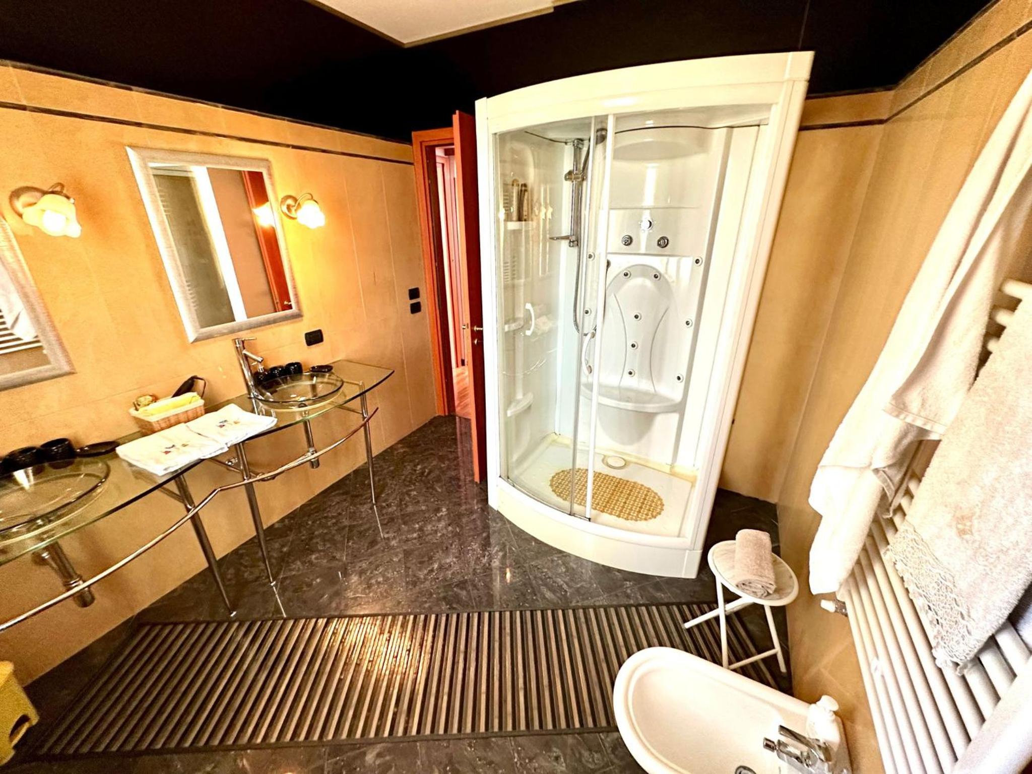 Large Double Room photo 2