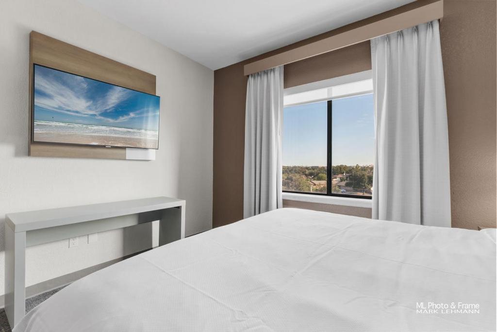 King Suite with Sofa Bed - Non Smoking - Photo 1
