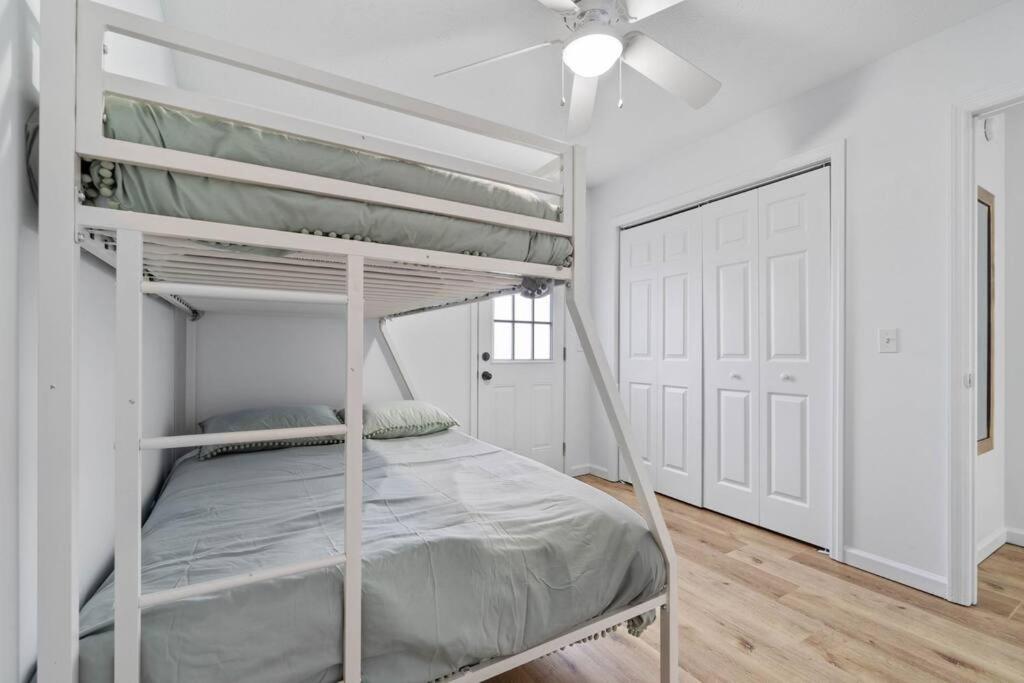 Three-Bedroom House photo 2