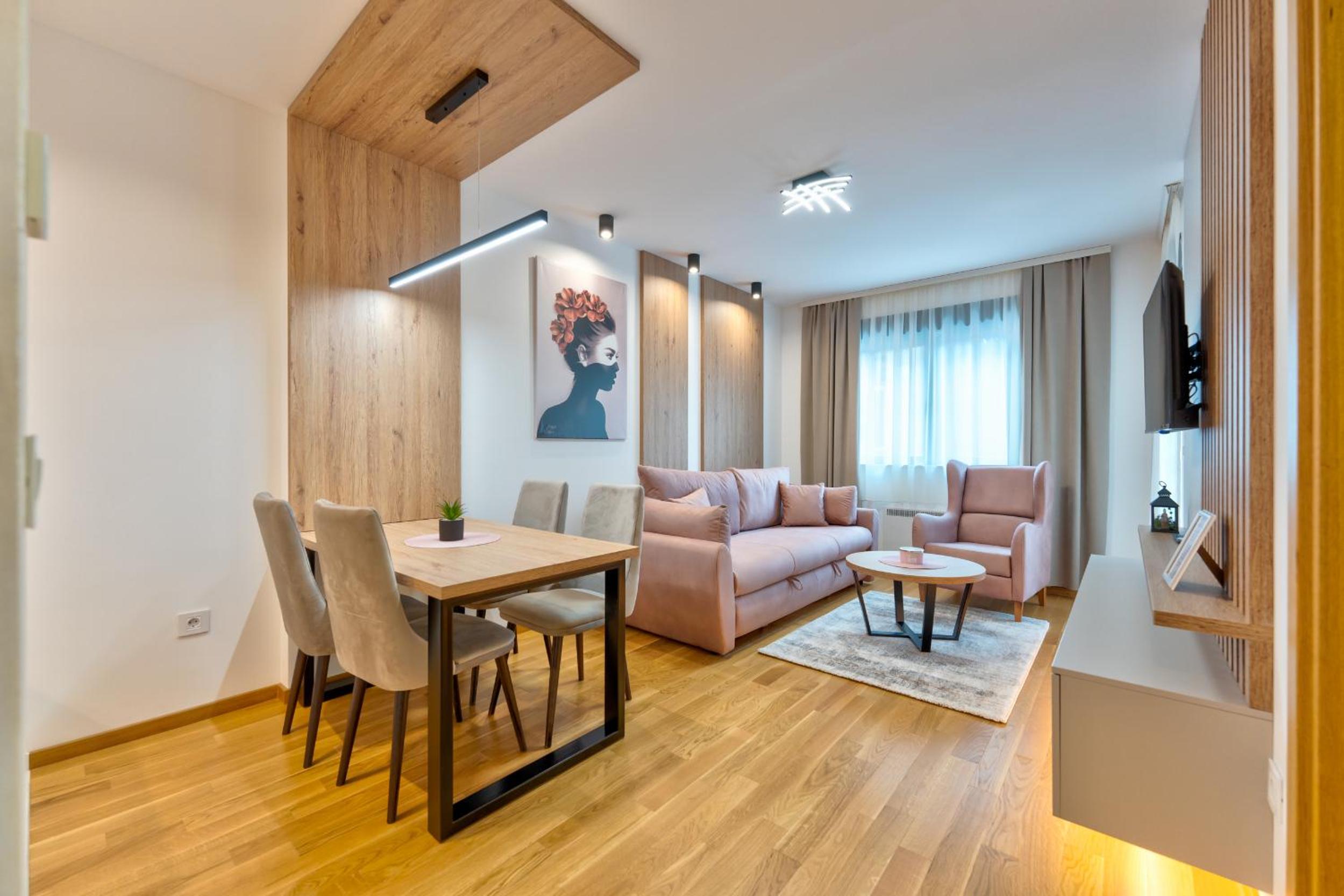 Apartment with Balcony photo 1