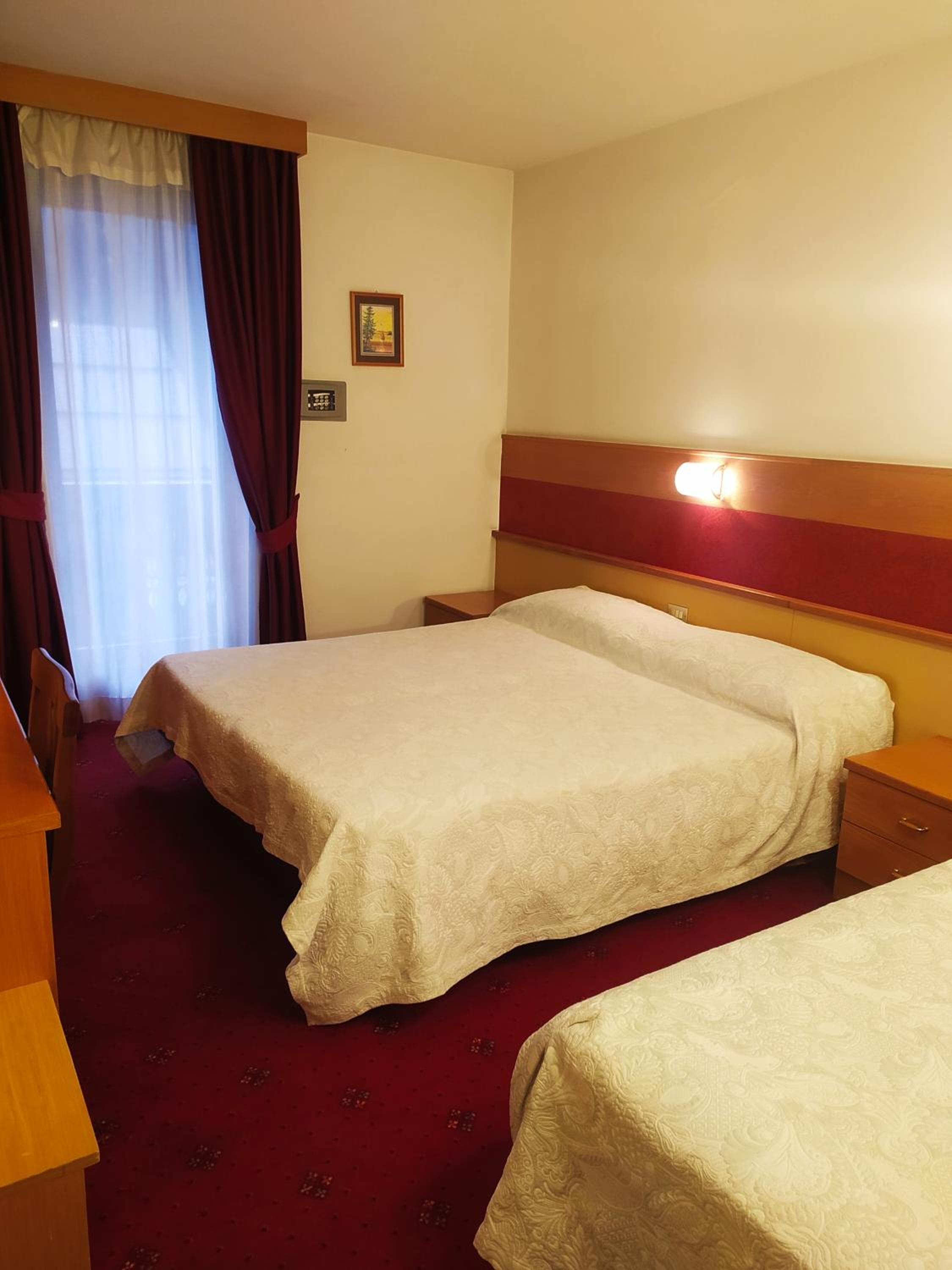 Double Room with Balcony (2 Adults + 1 Child) photo 1