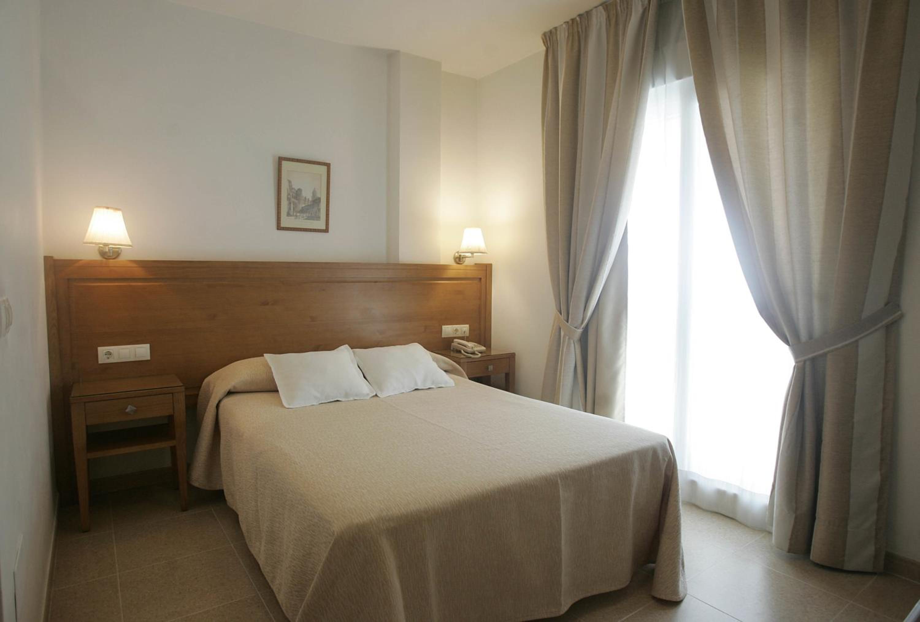 Double or Twin Room with Balcony photo 2