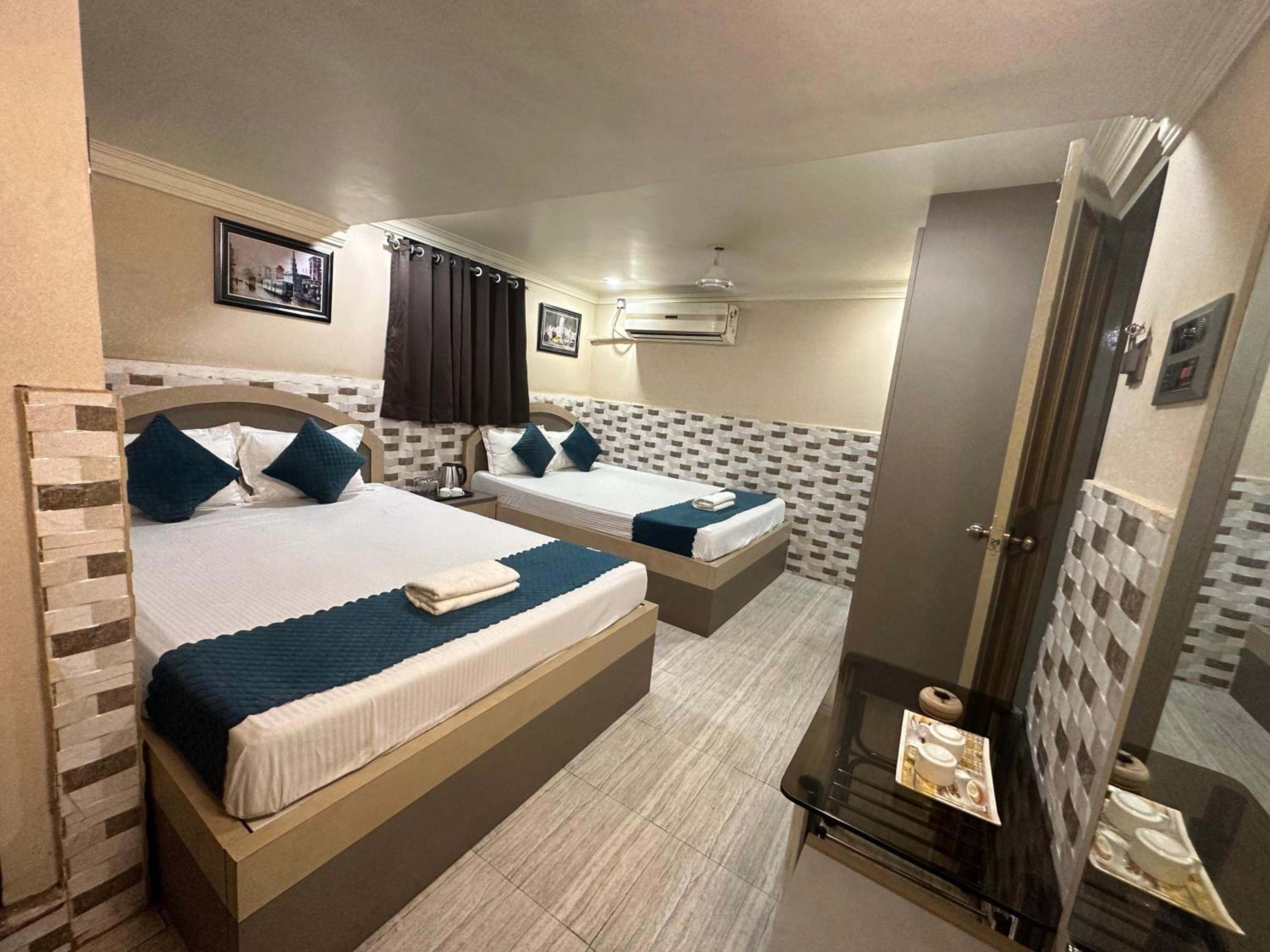 Deluxe Family Room