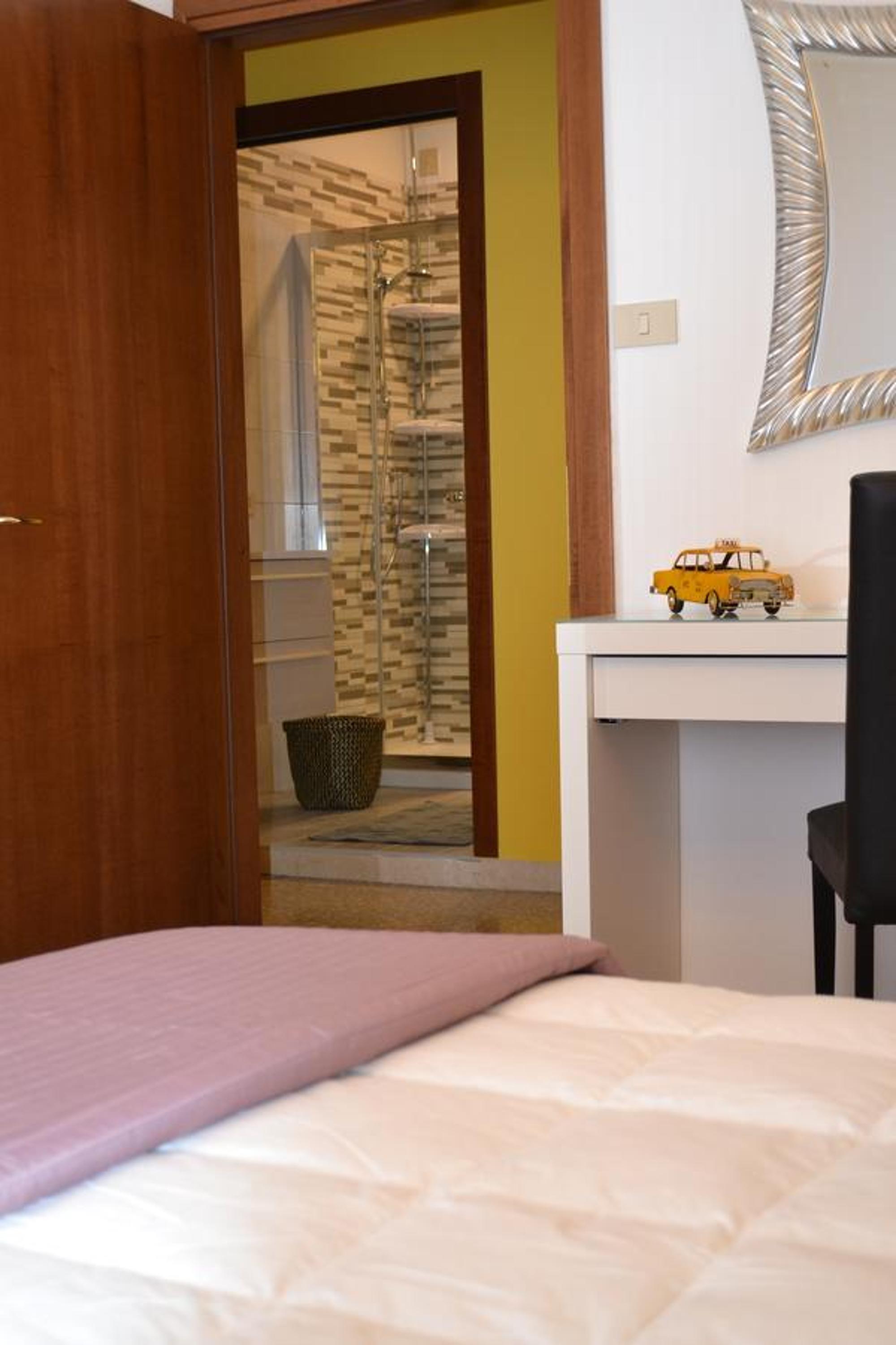Double Room with Private External Bathroom photo 2