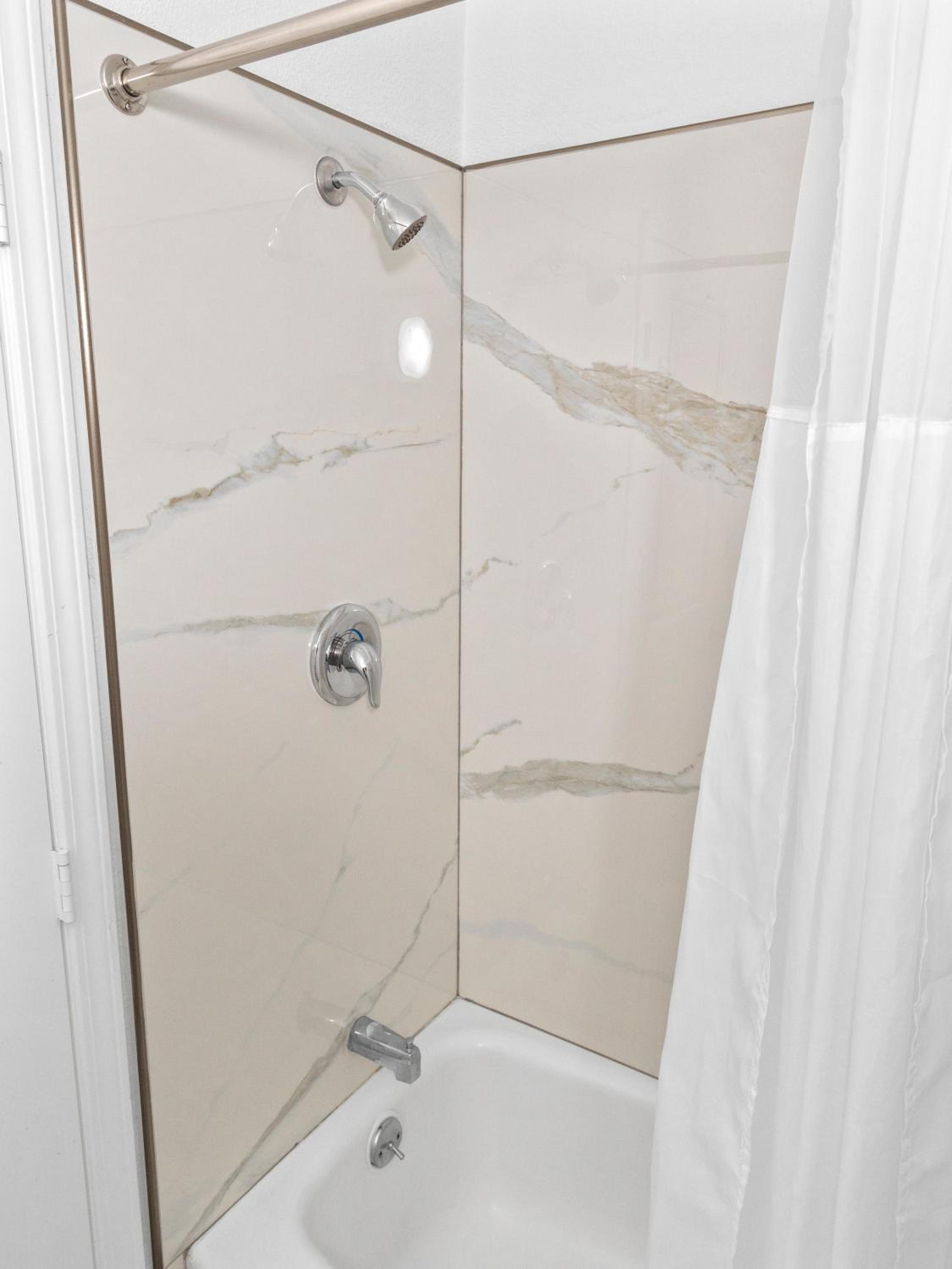 Queen Room - Disability Access photo 2