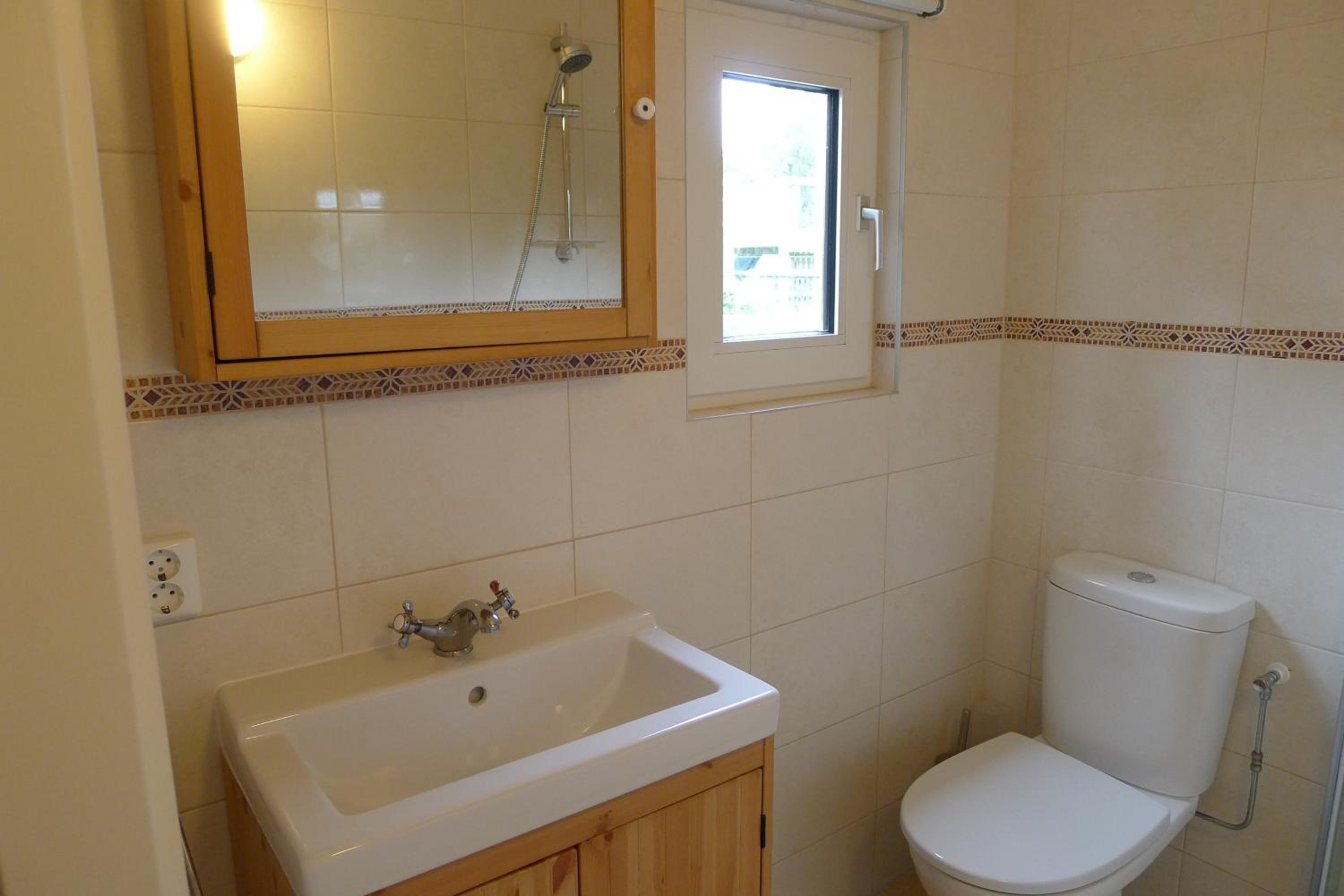 Double Room (2 Adults) - Photo 38