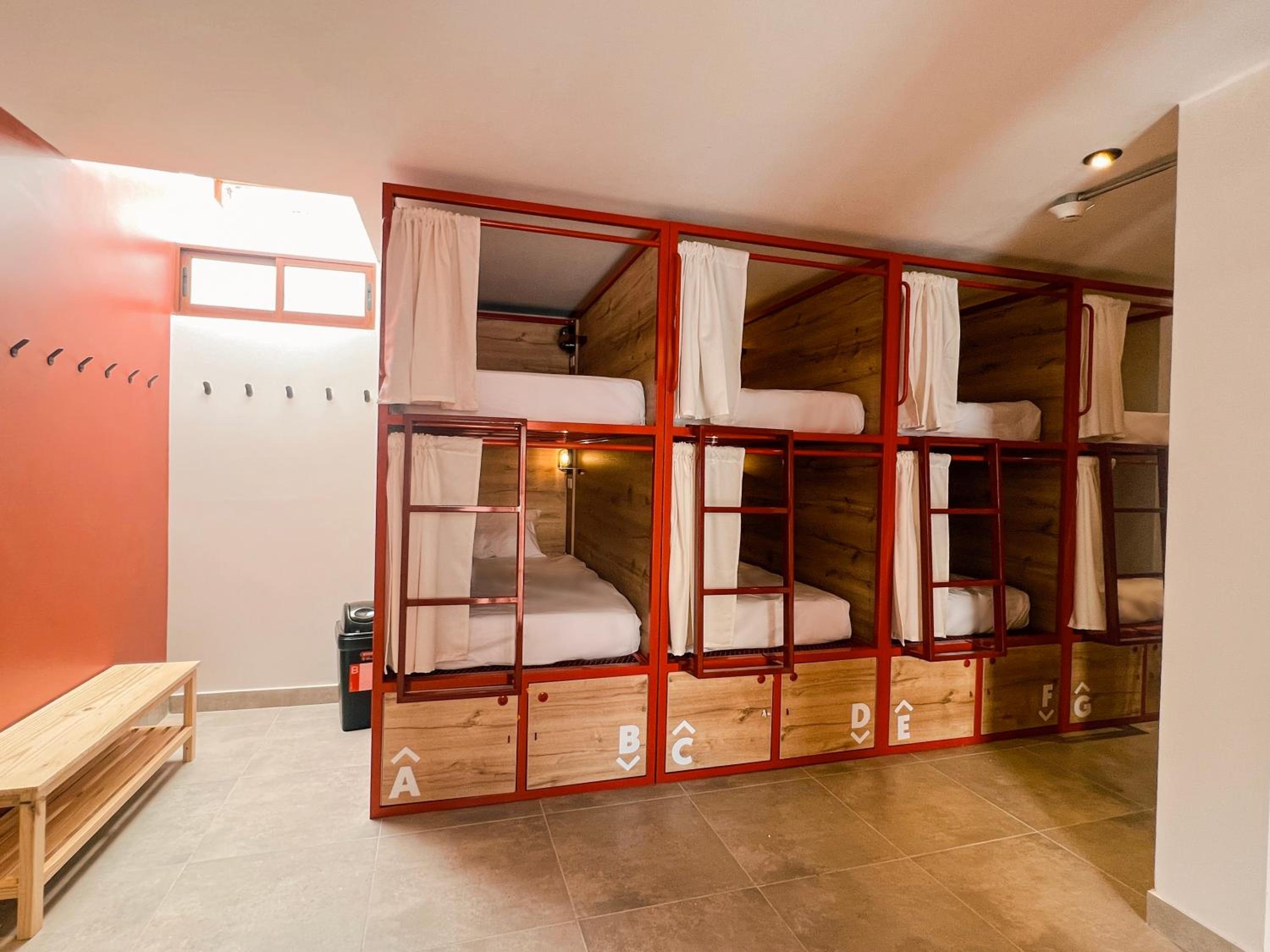 Bed in 8-Bed Mixed Dormitory Room photo 1