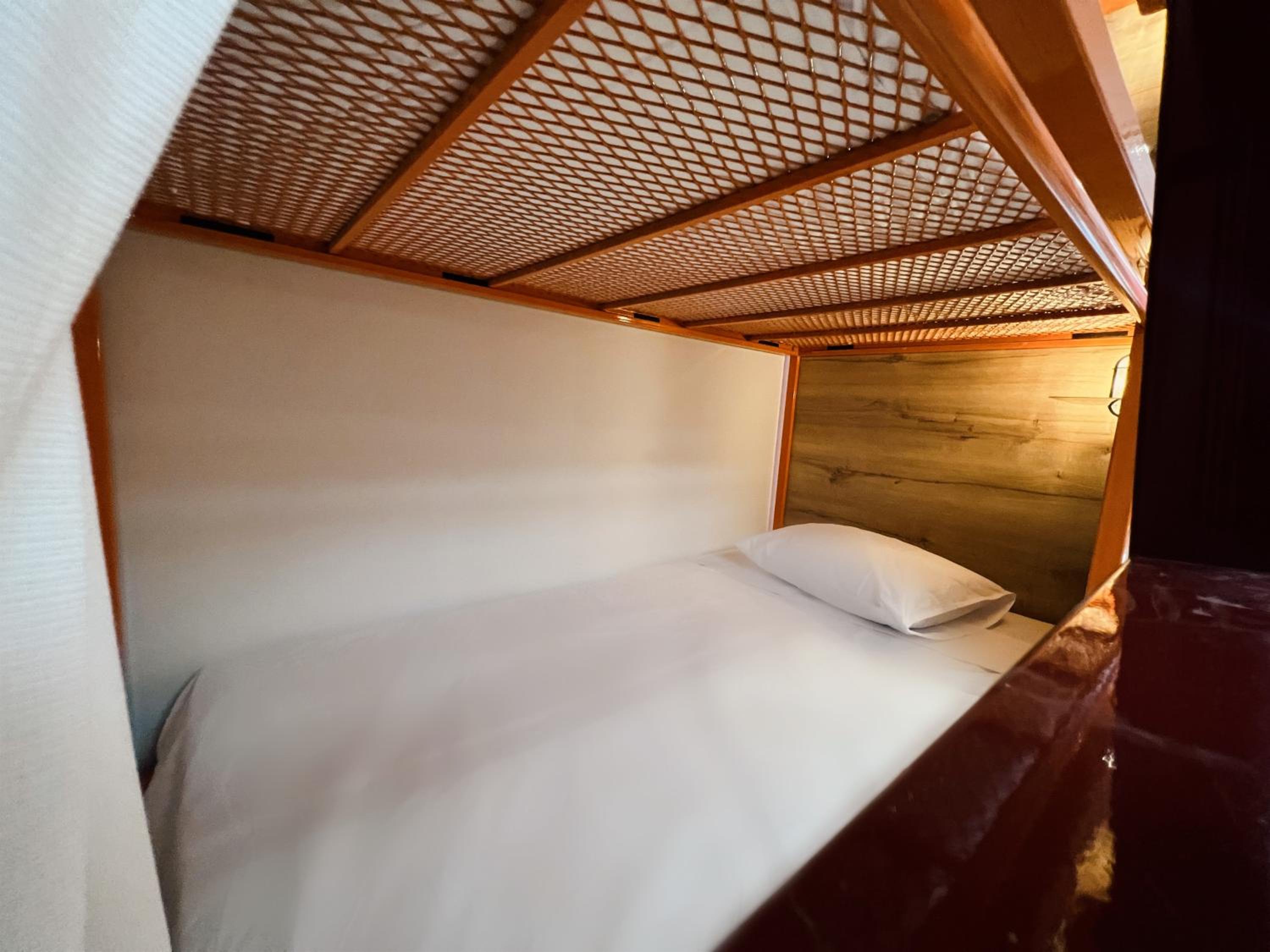 Bed in 8-Bed Mixed Dormitory Room photo 3