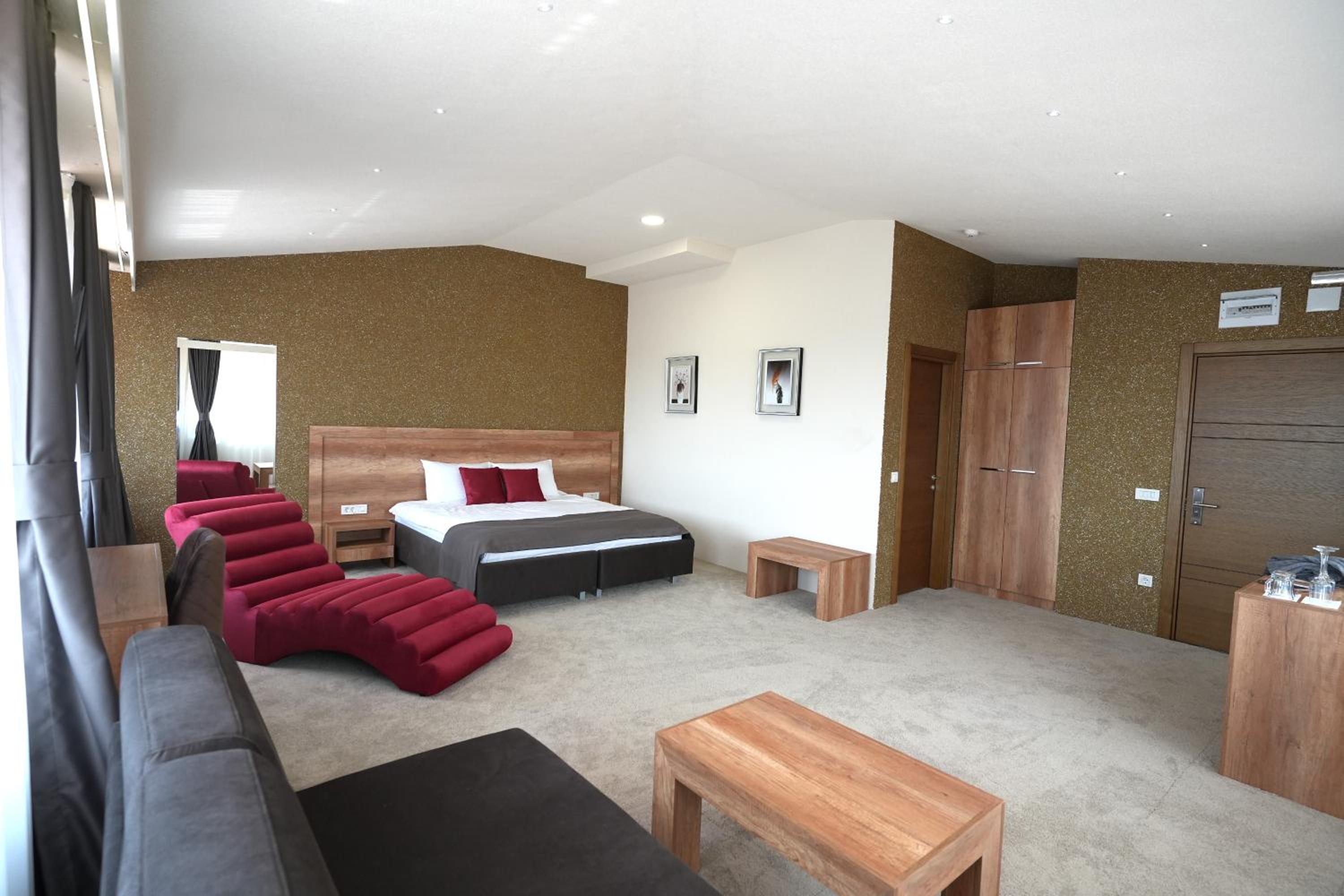 Junior Suite With Mountain View