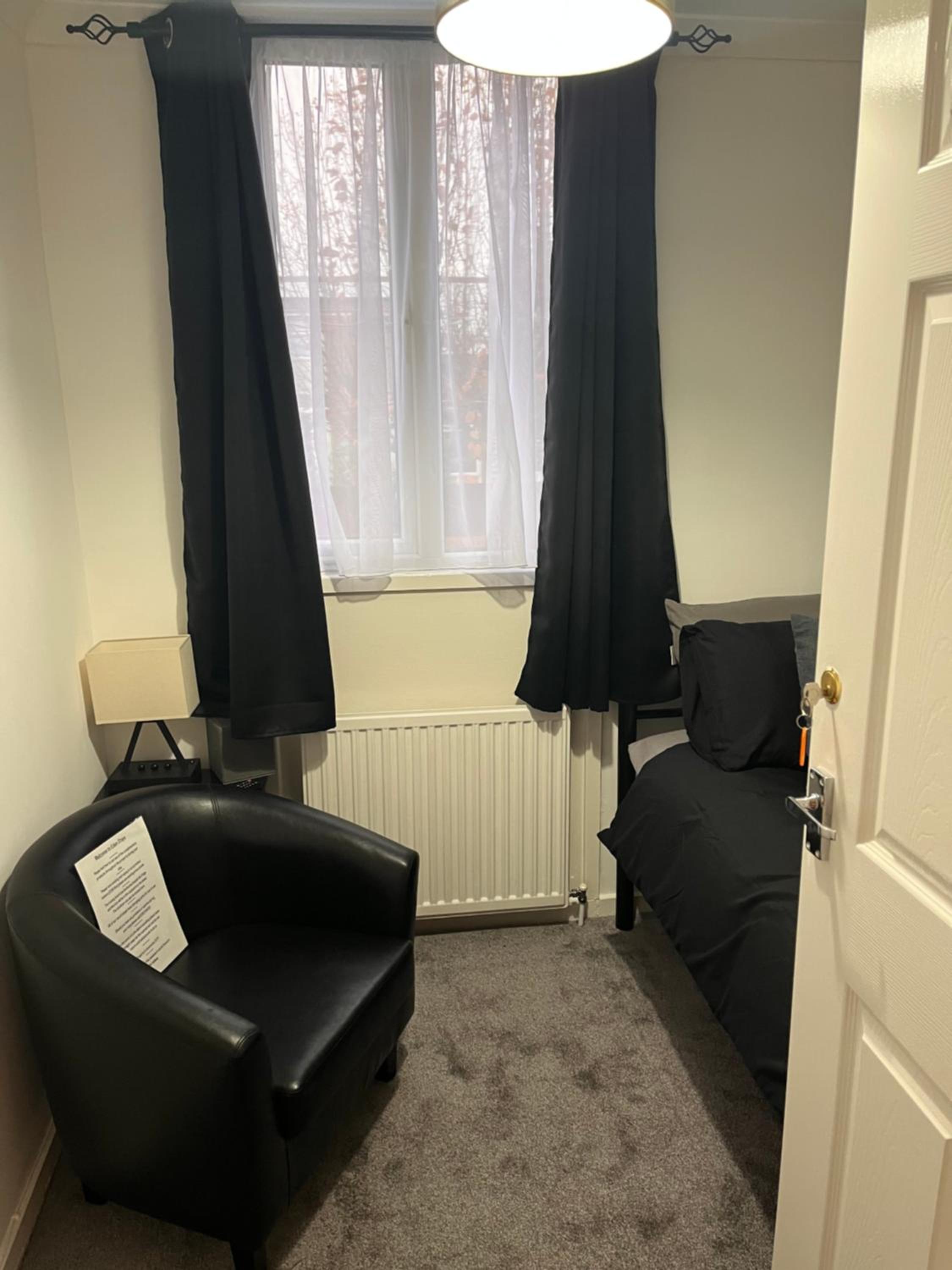 Single Room photo 2