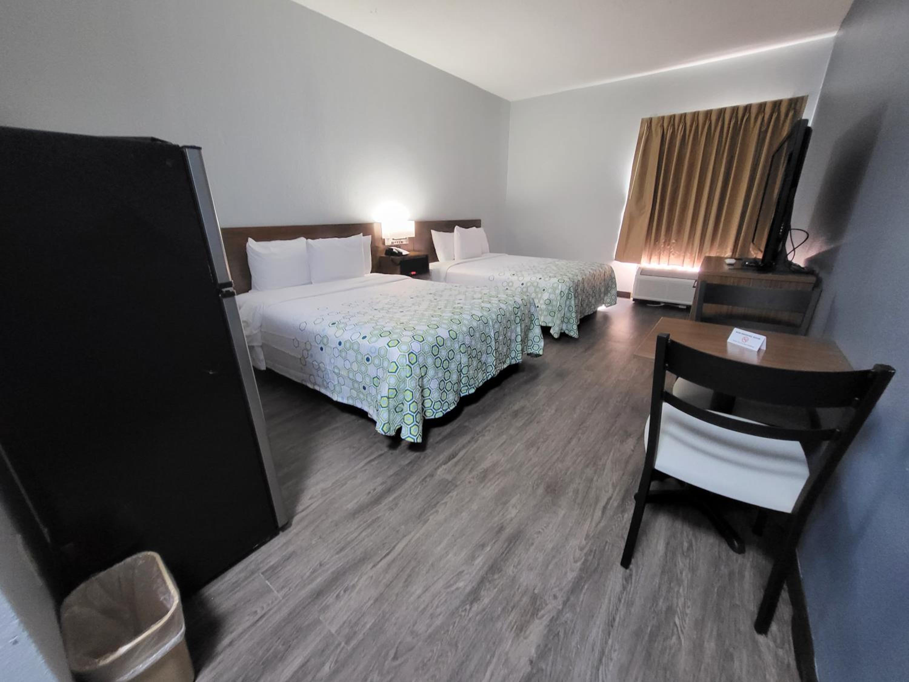 Studio Room with Two Queen Beds Non-Smoking - Photo 1