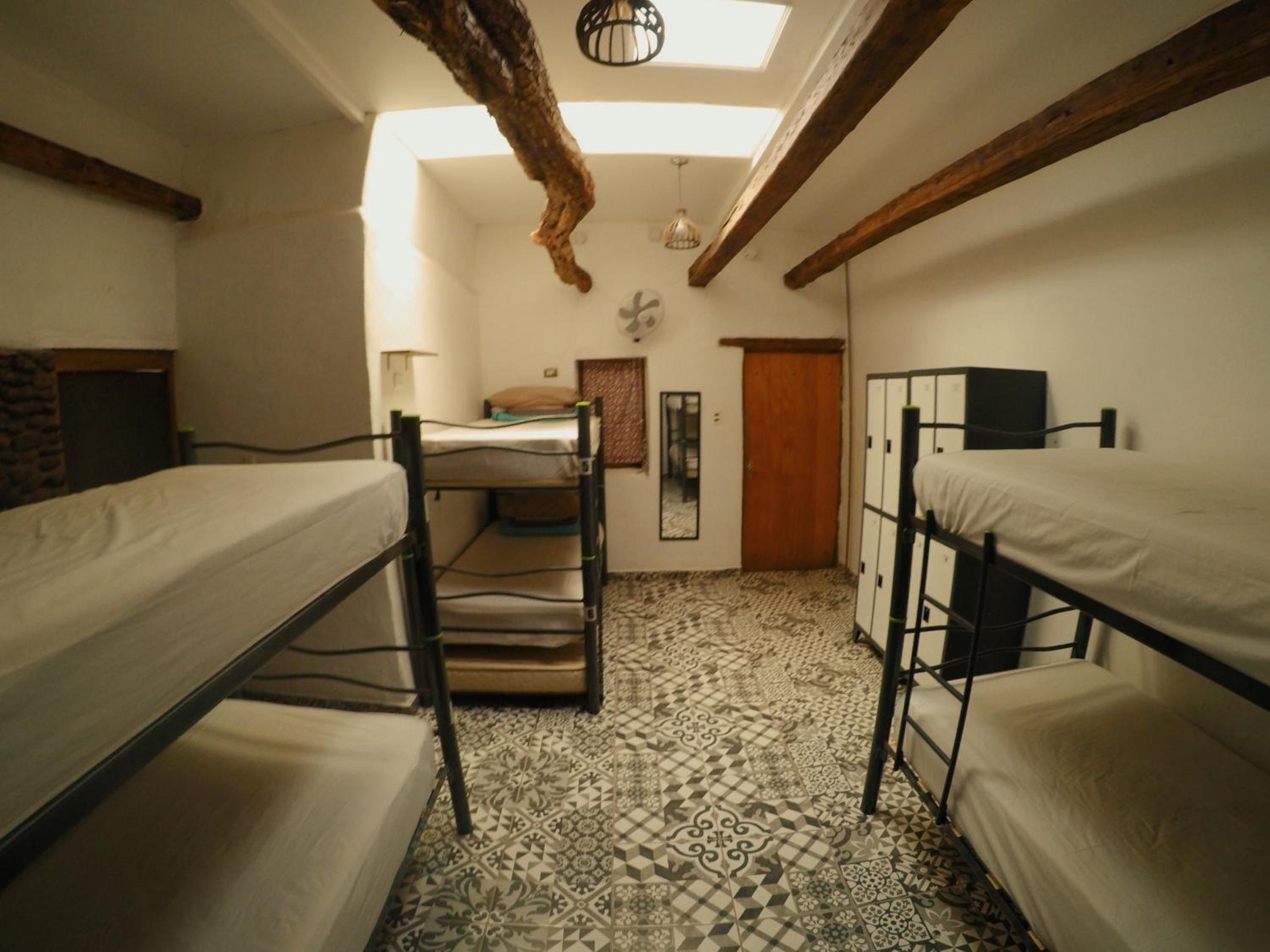 Bed in 6-Bed Mixed Dormitory Room photo 3