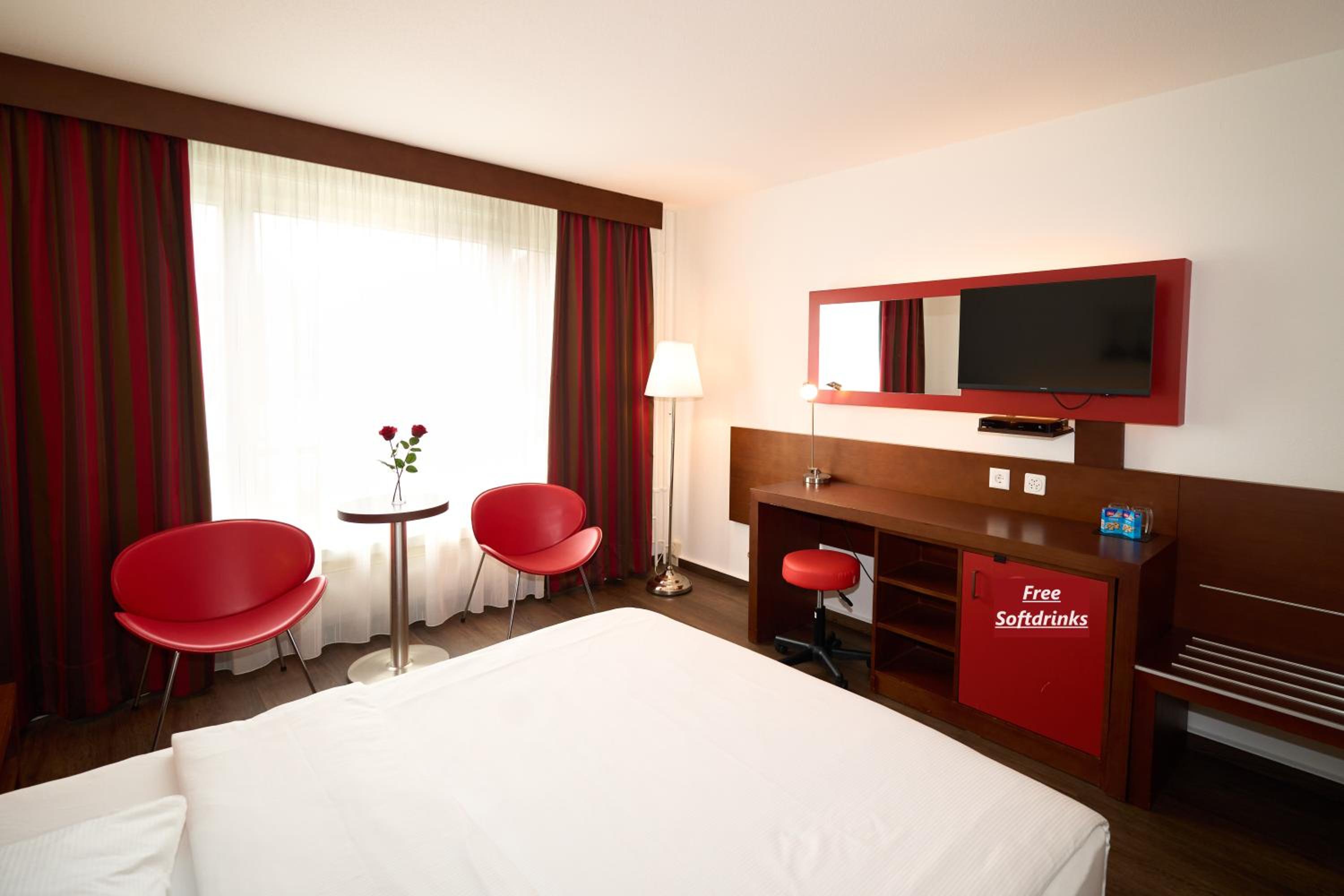 Deluxe King Room - Photo 2