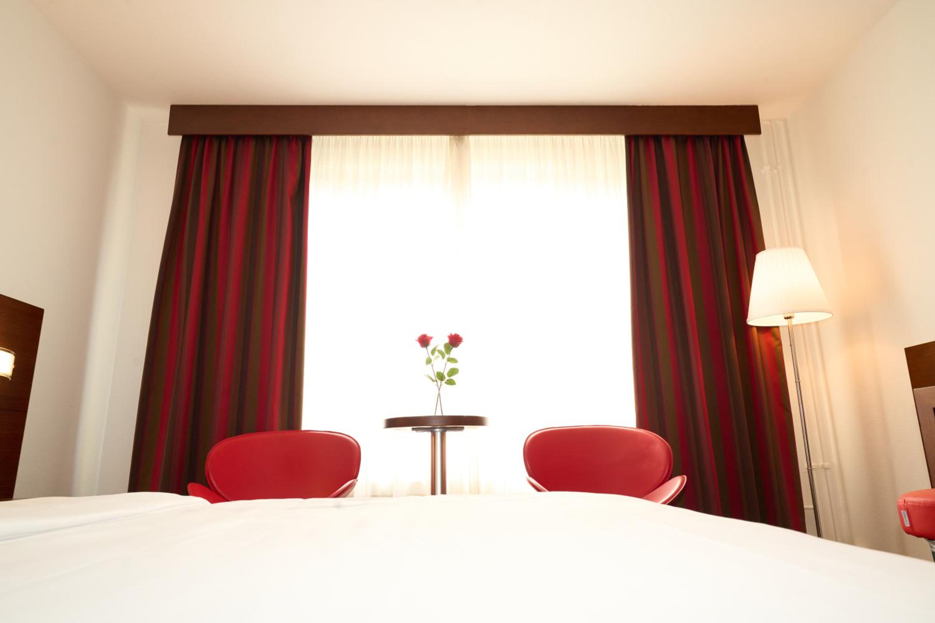 Deluxe King Room - Photo 5