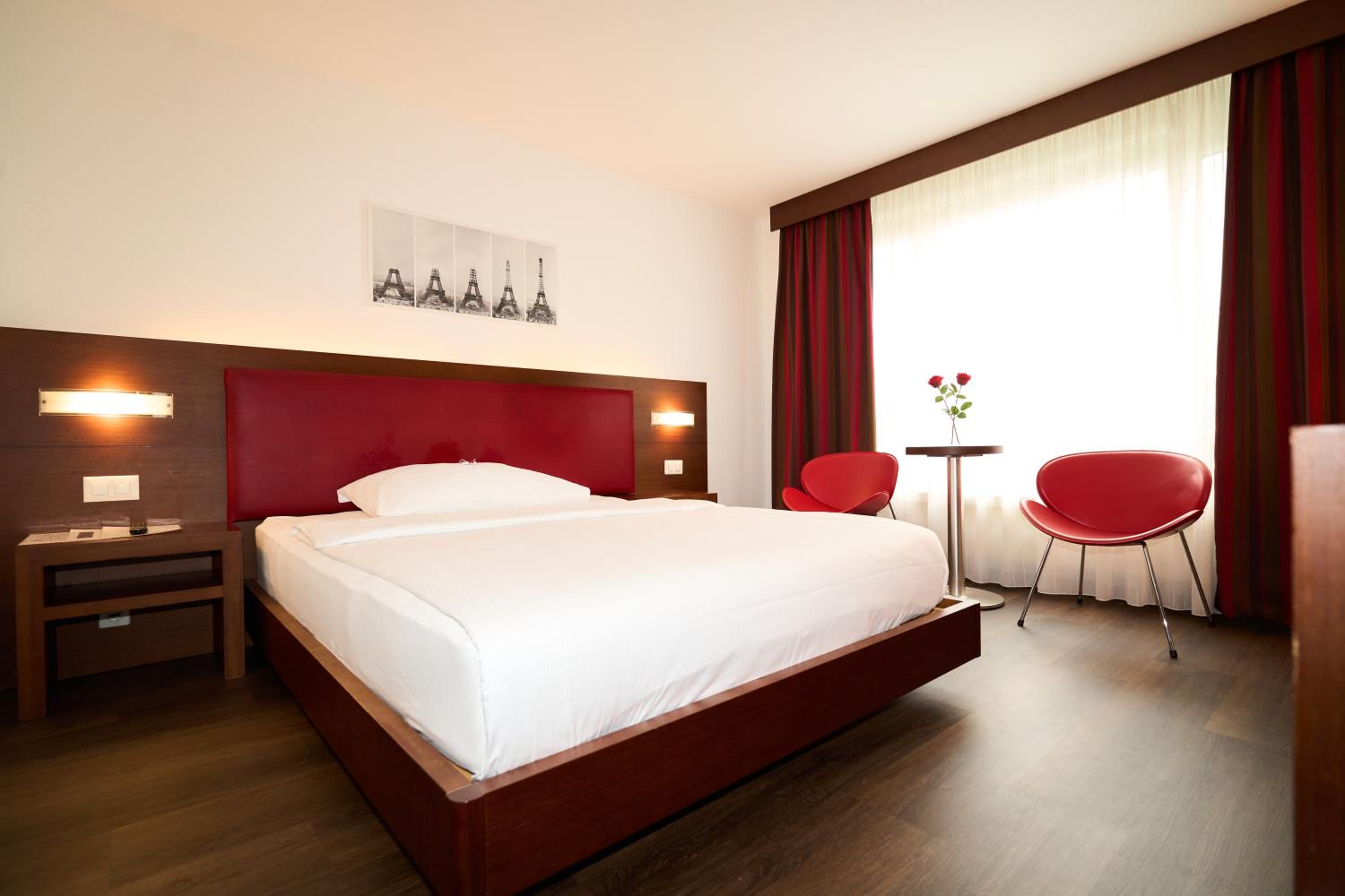 Deluxe King Room - Photo 14