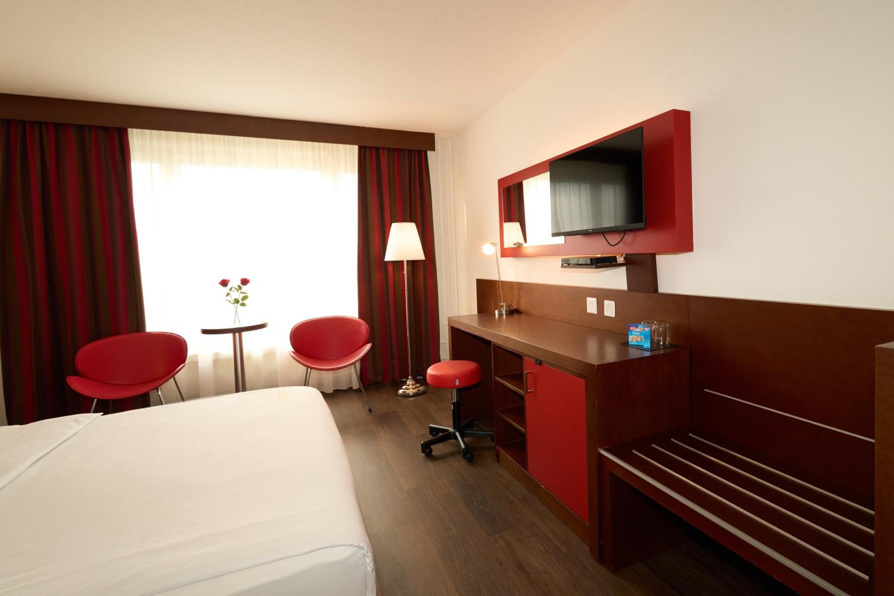 Deluxe King Room - Photo 18