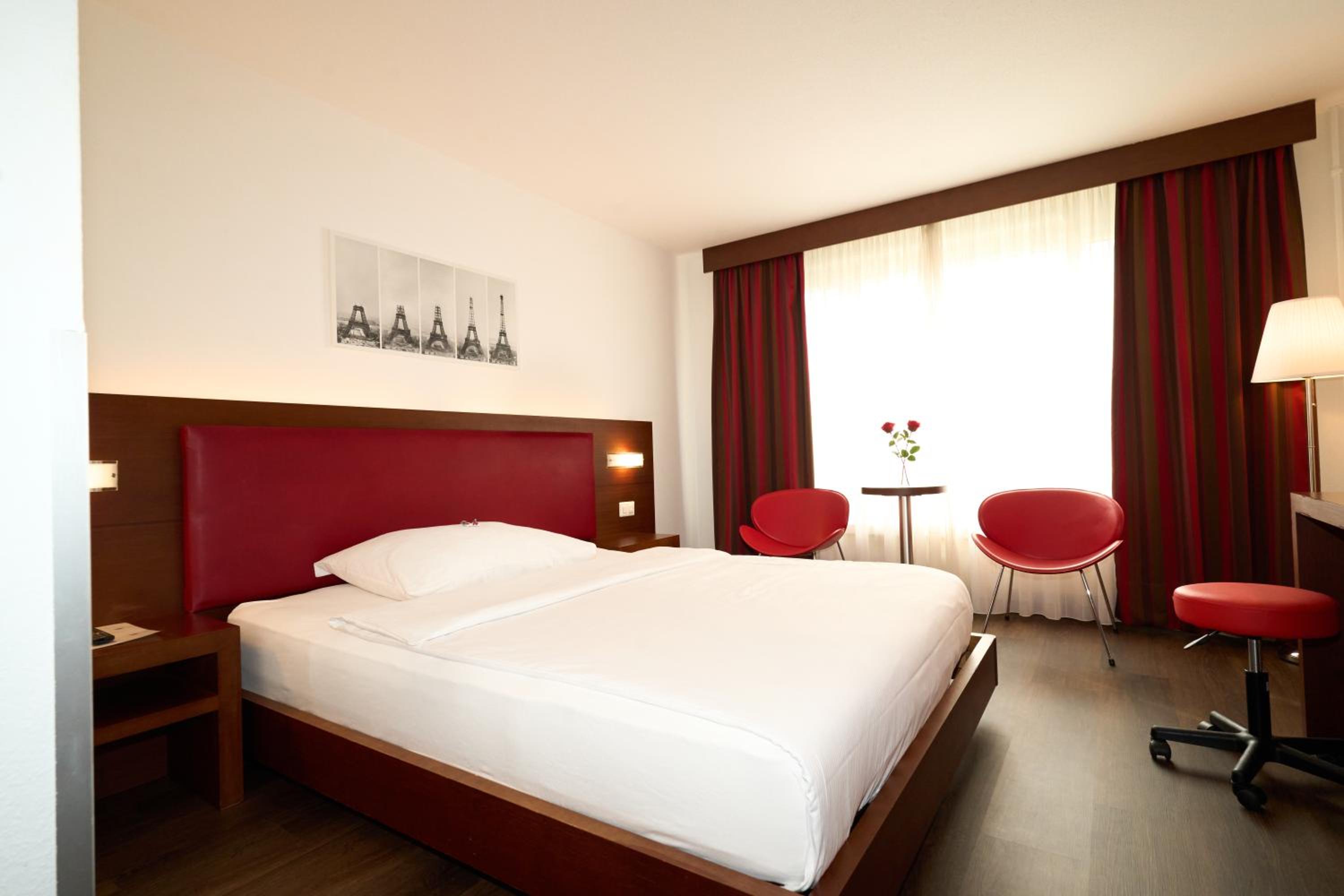 Deluxe King Room - Photo 15