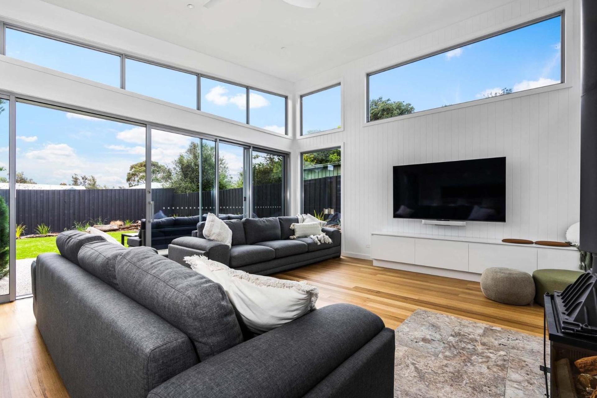 Five-Bedroom House photo 1