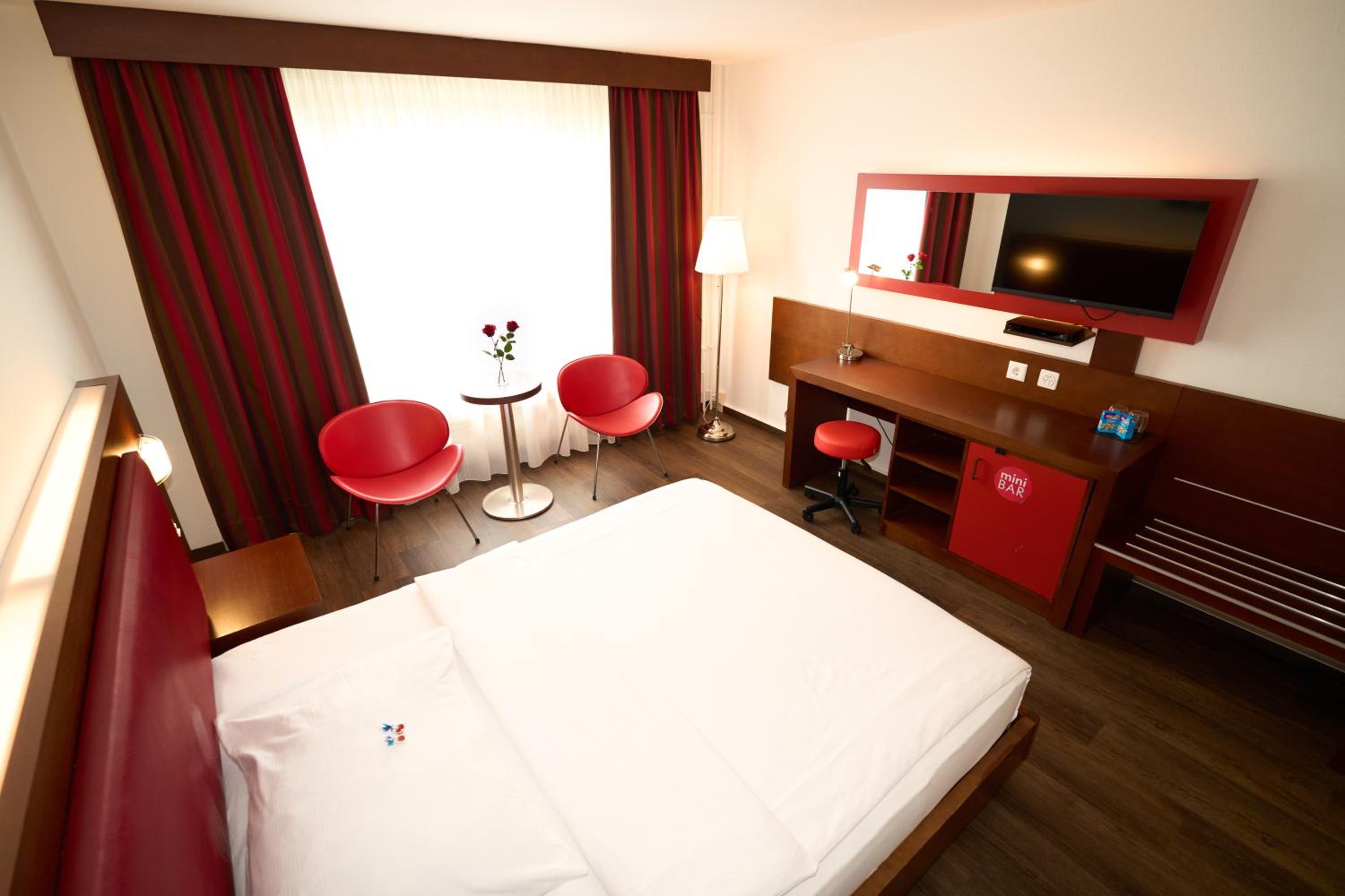 Deluxe King Room - Photo 16