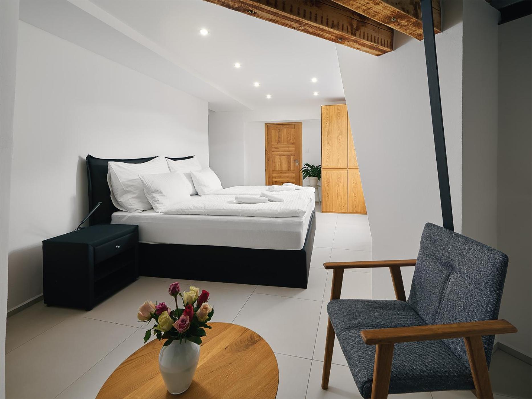 One-Bedroom Apartment - Photo 20