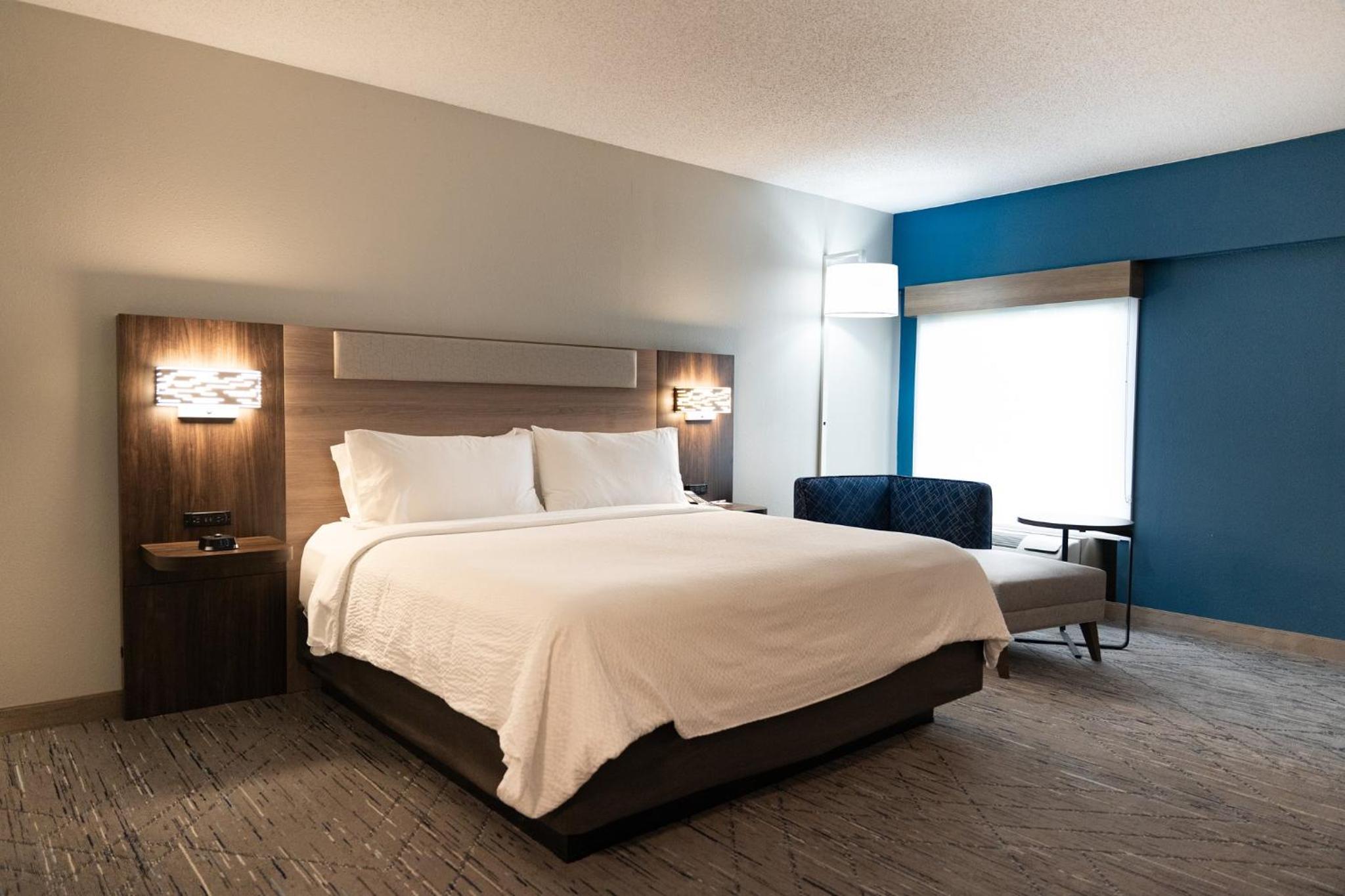 King Suite - Photo 2