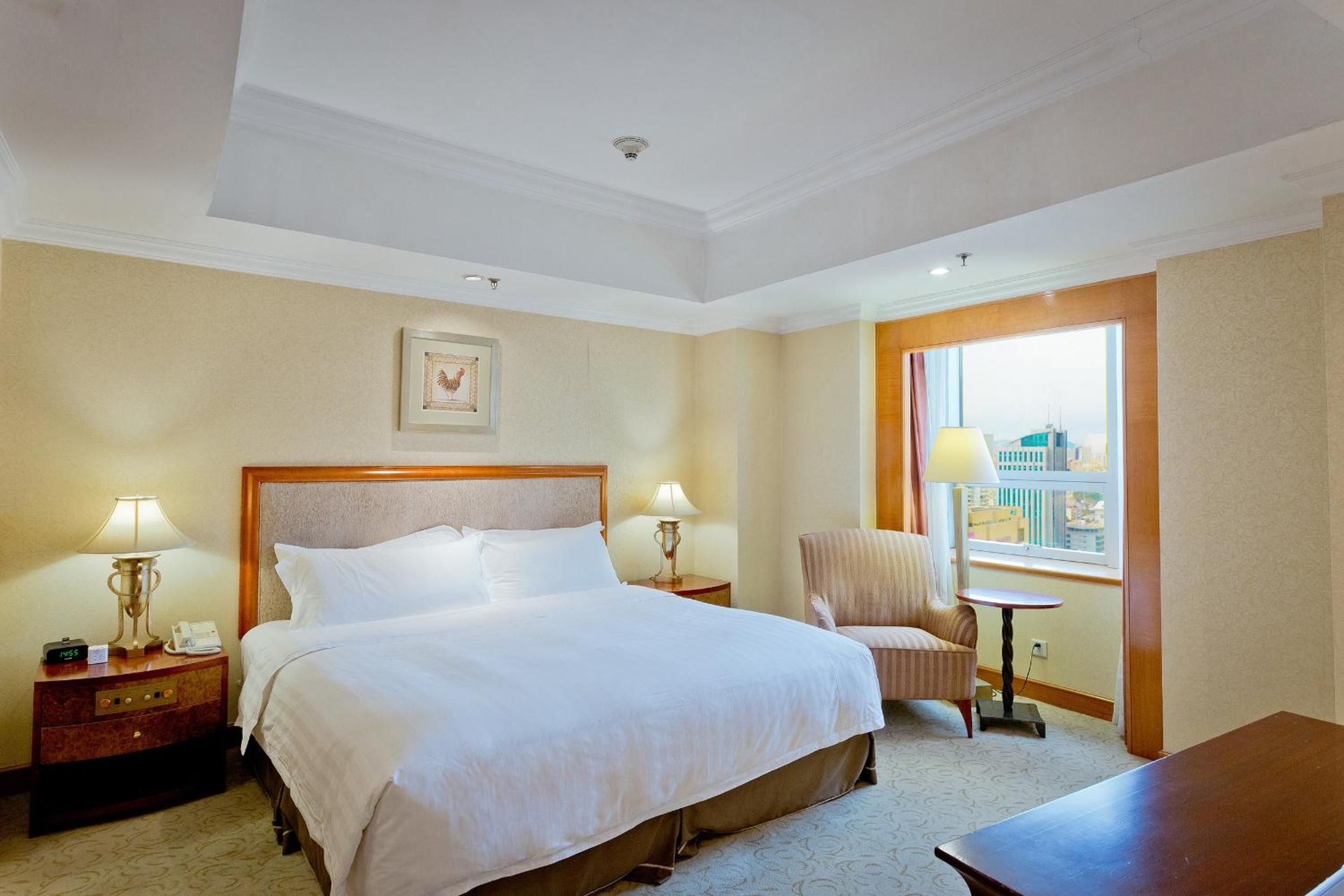 Suite - Photo 3